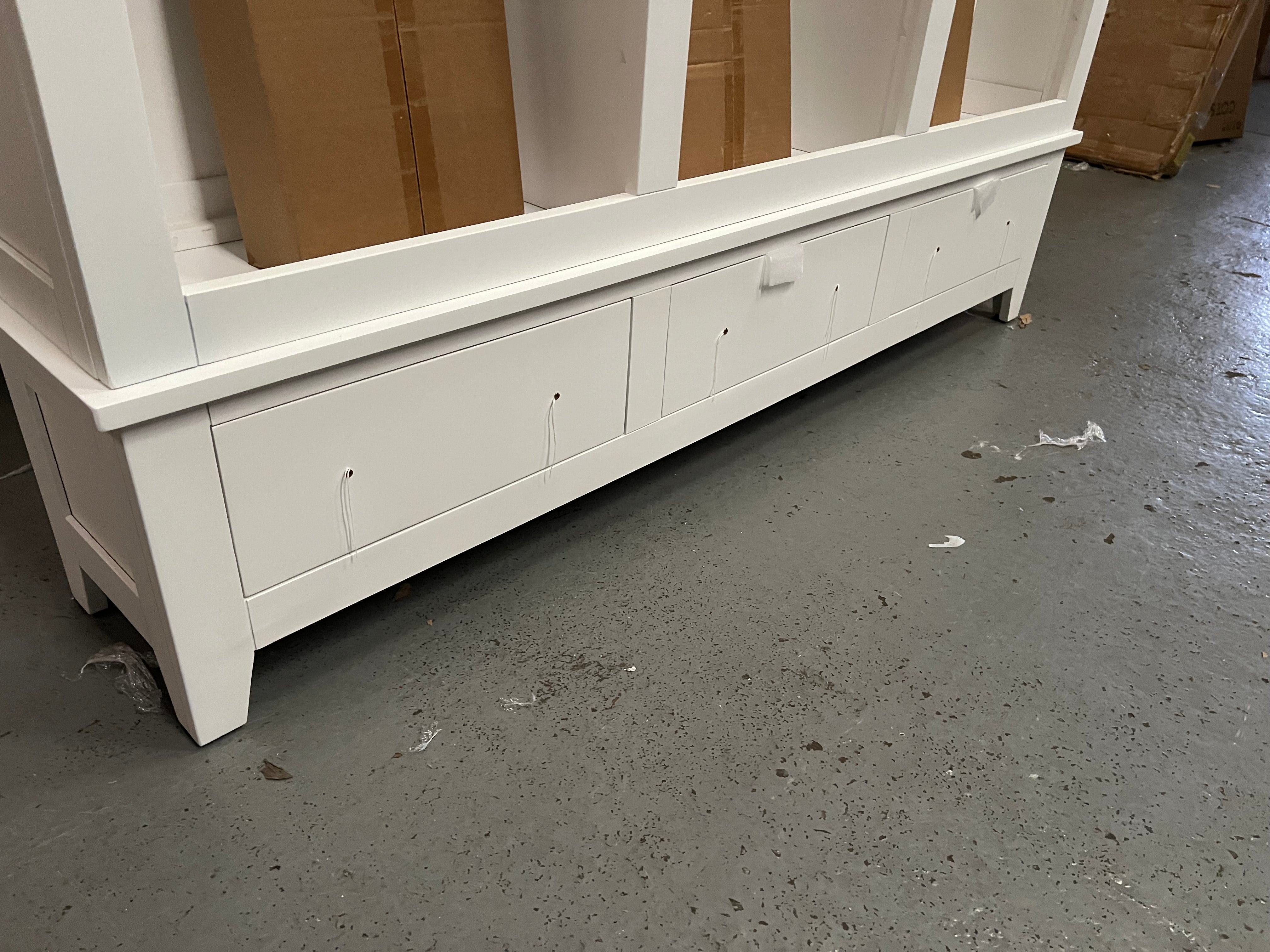CHESTER PURE WHITE
Grand Bookcase Quality Furniture Clearance Ltd