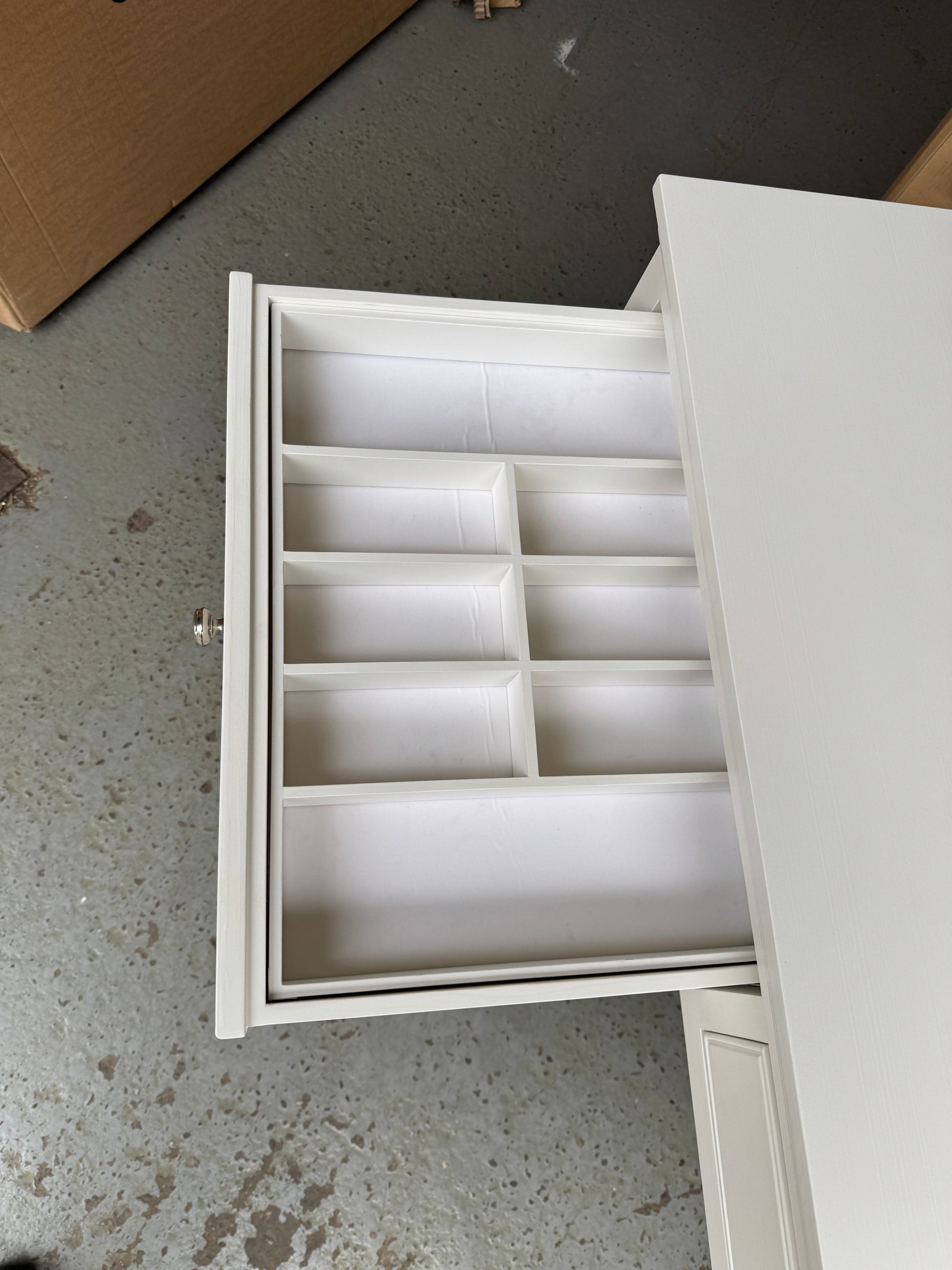 FAIRFORD SOFT WHITE
Dressing Table Quality Furniture Clearance Ltd
