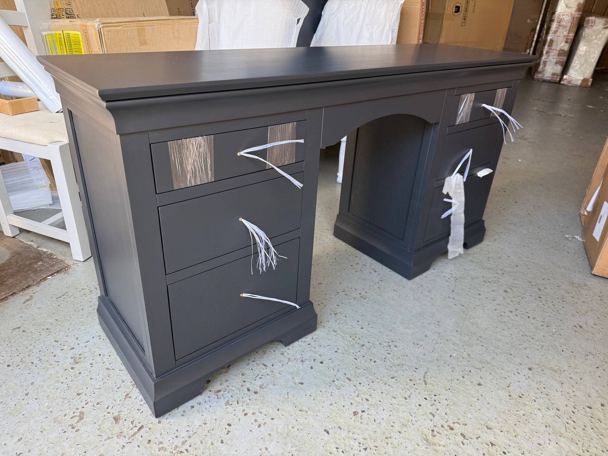 CHANTILLY DUSKY BLACK
Dressing Table Quality Furniture Clearance Ltd
