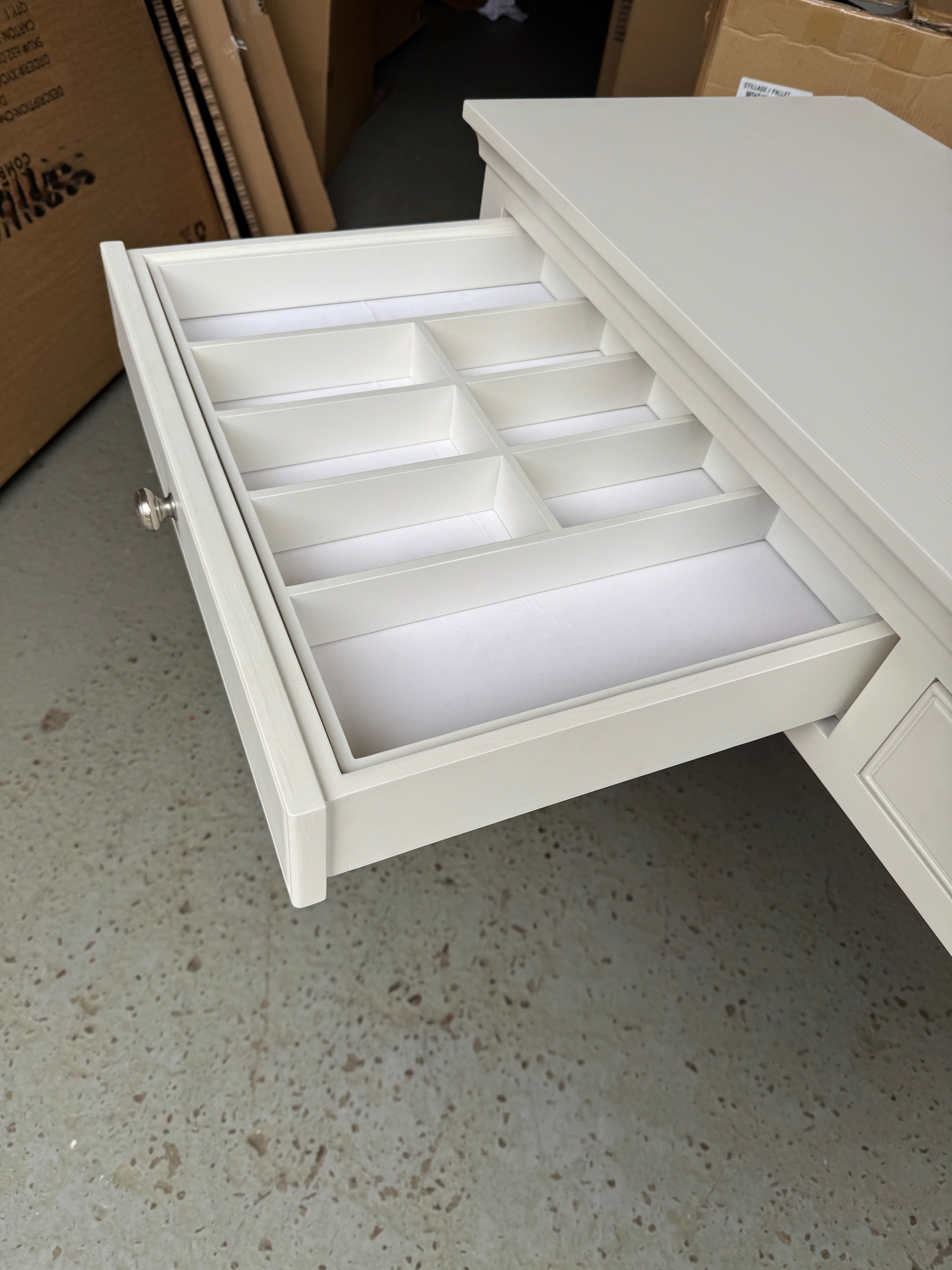 FAIRFORD SOFT WHITE
Dressing Table Quality Furniture Clearance Ltd
