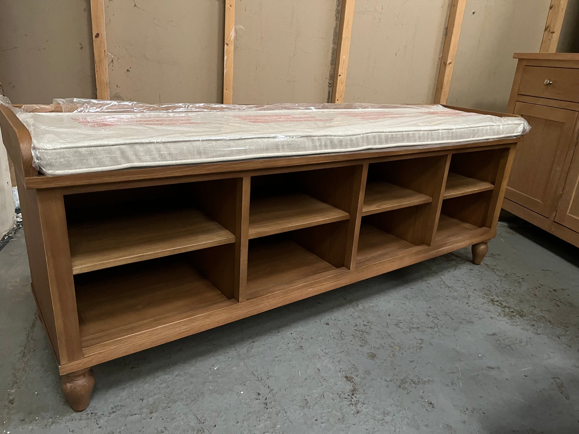 ELKSTONE MELLOW OAK
Extra Large Shoe Bench Quality Furniture Clearance Ltd