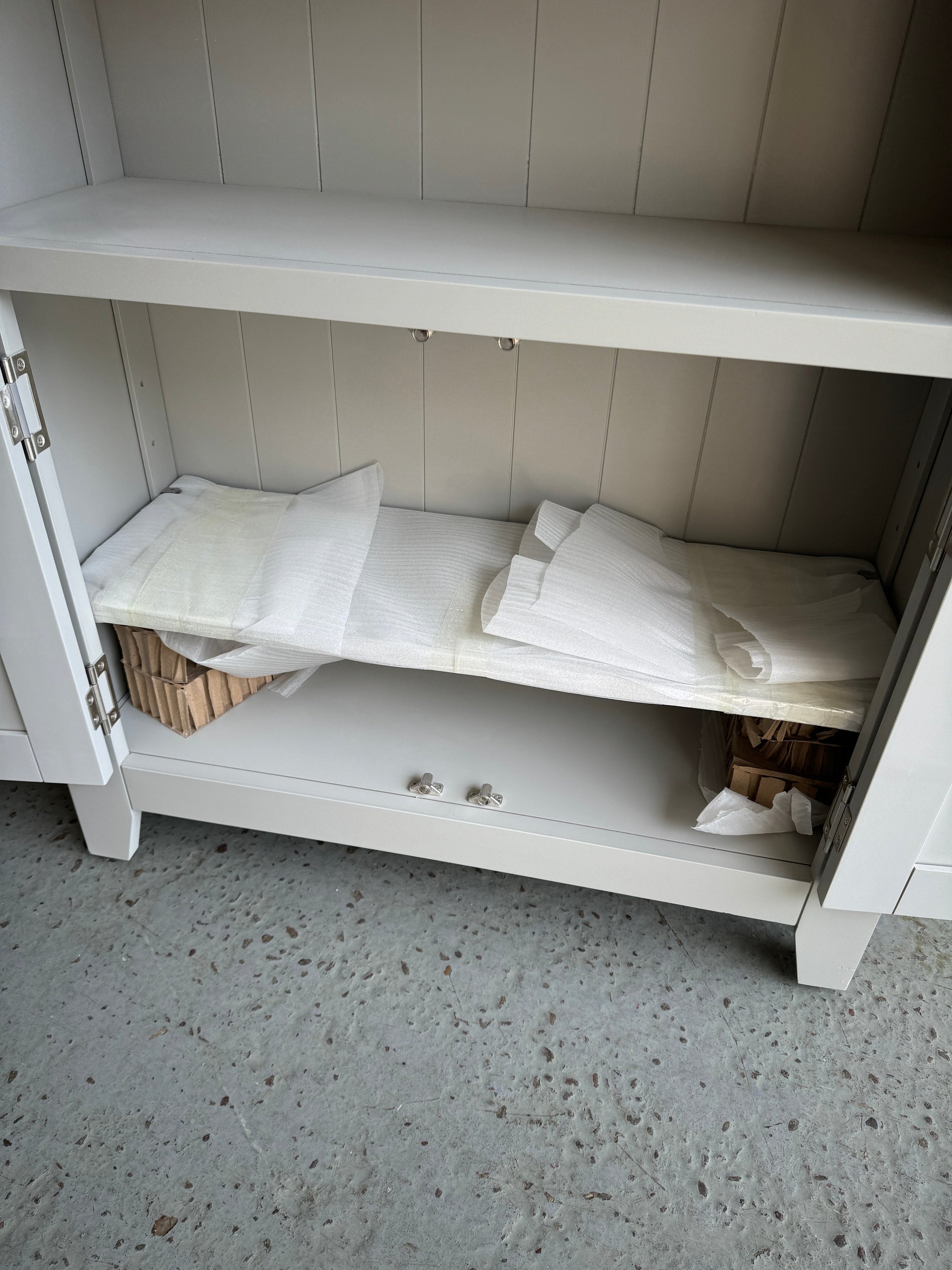 CHESTER DOVE GREY
Alcove Display Cabinet Quality Furniture Clearance Ltd
