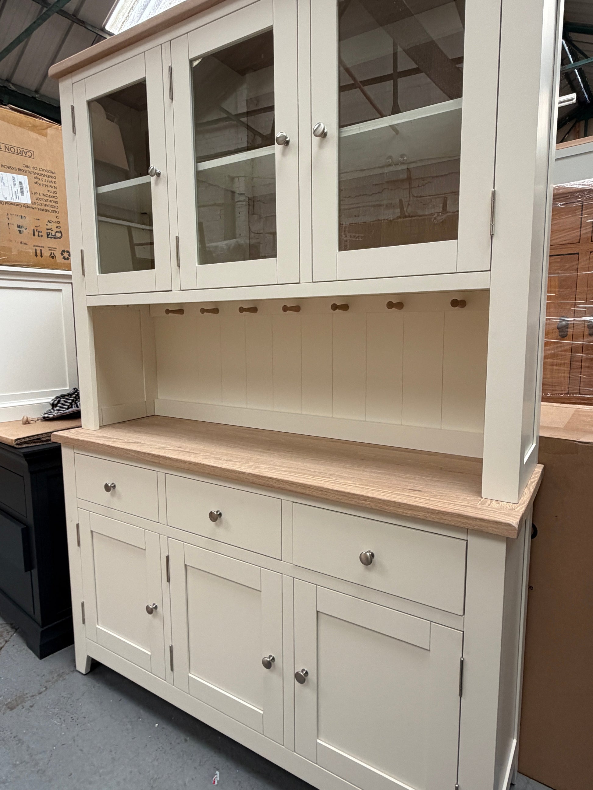 CHESTER CLASSIC CREAM
Large Dresser Quality Furniture Clearance Ltd
