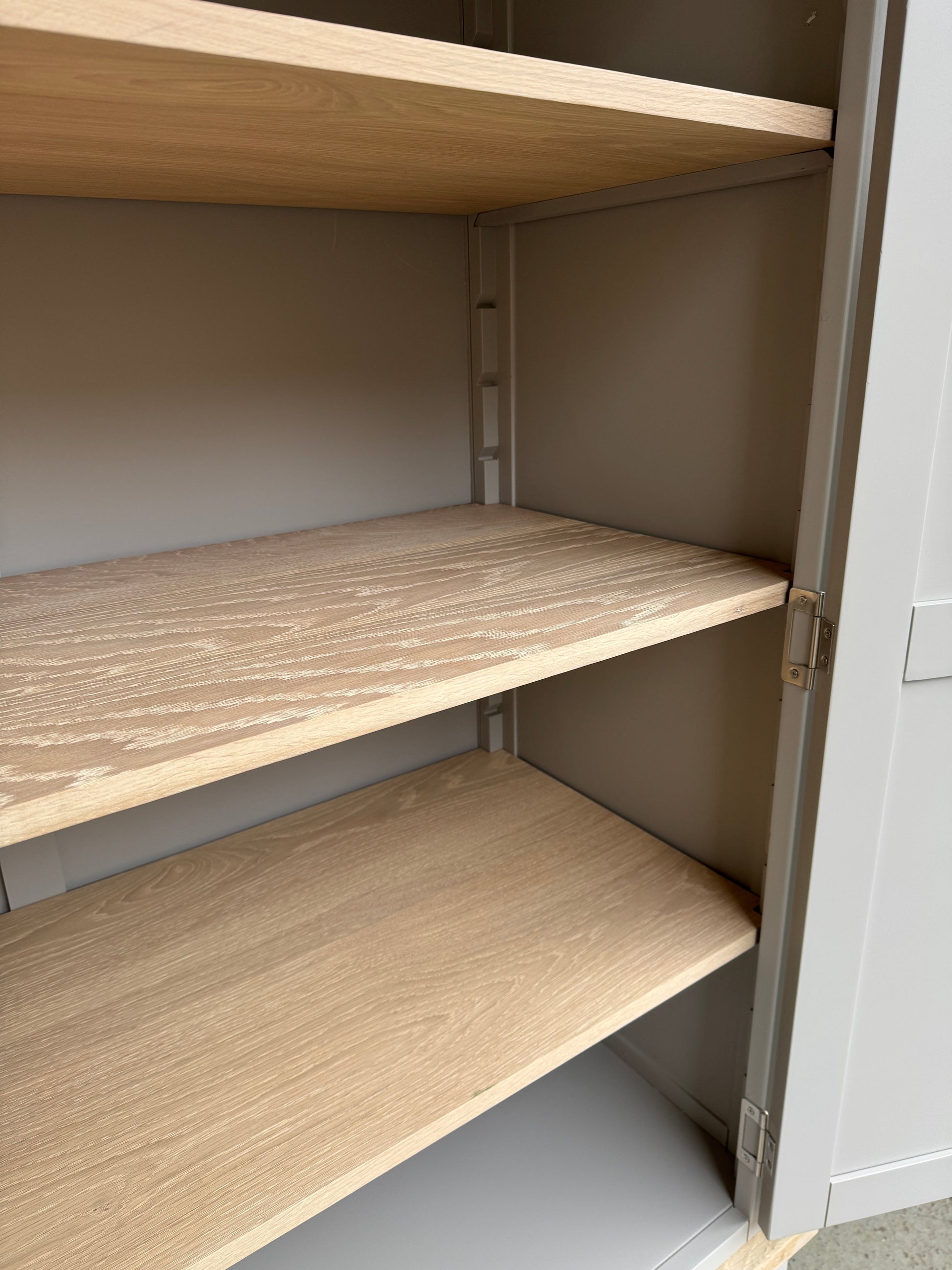 CHESTER DOVE GREY
Linen Cupboard Quality Furniture Clearance Ltd