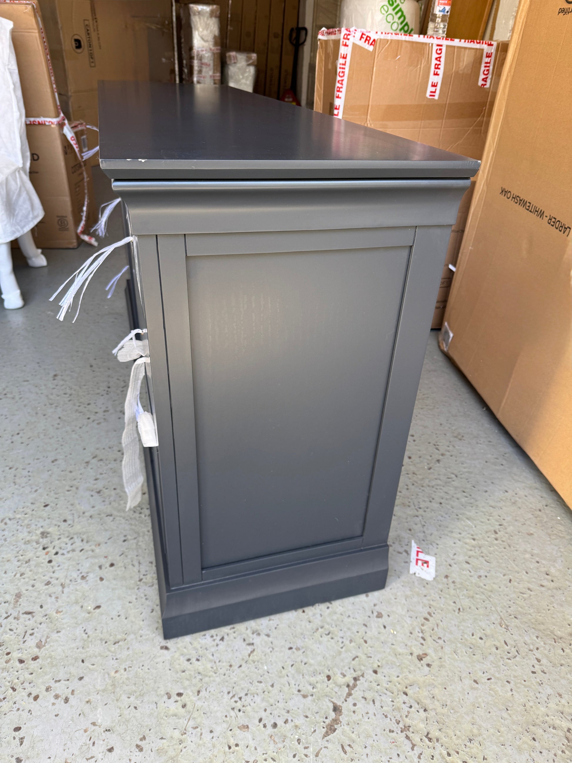 CHANTILLY DUSKY BLACK
Dressing Table Quality Furniture Clearance Ltd