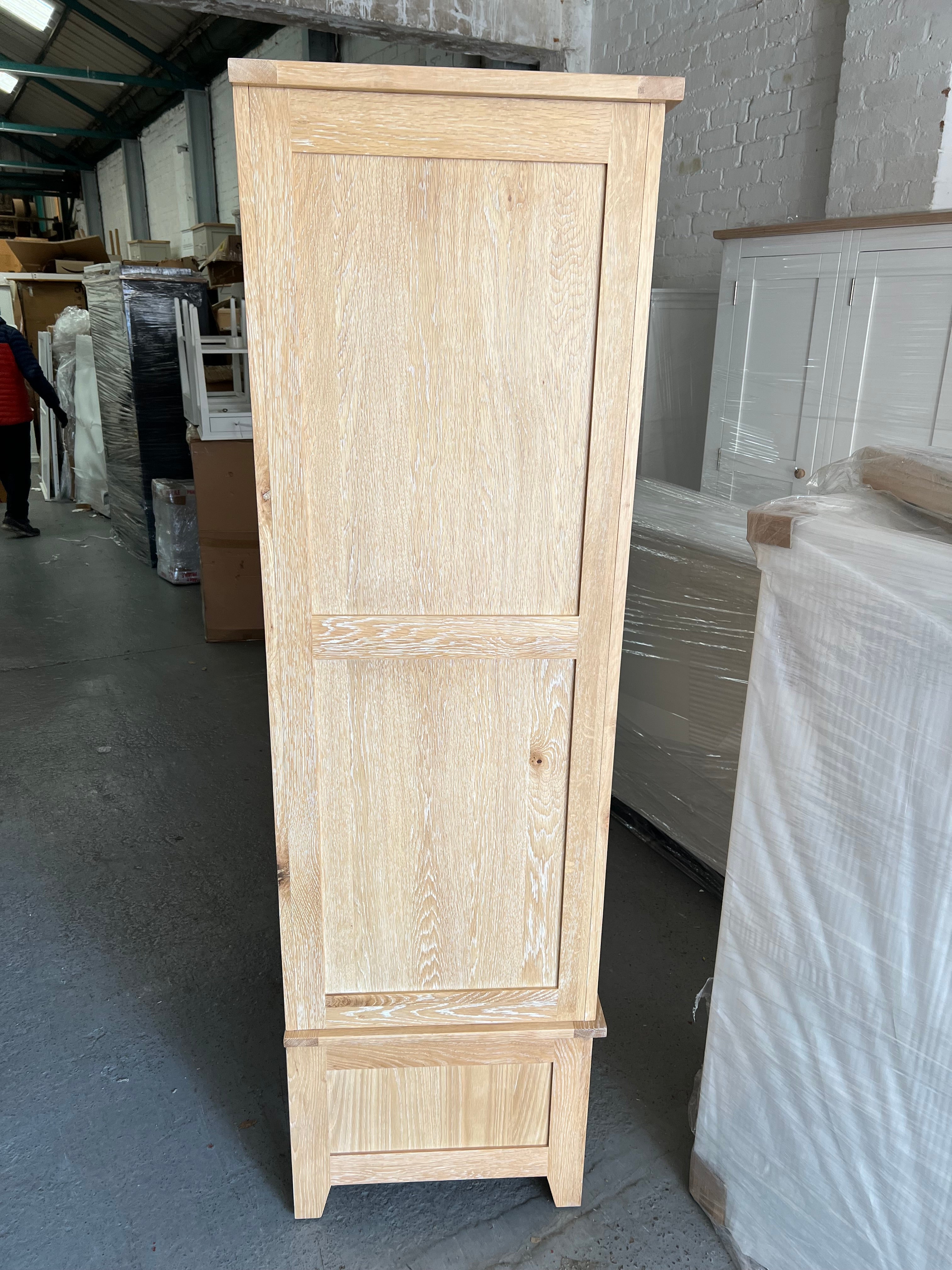 INGLESHAM WHITEWASH OAK
Double Wardrobe Quality Furniture Clearance Ltd
