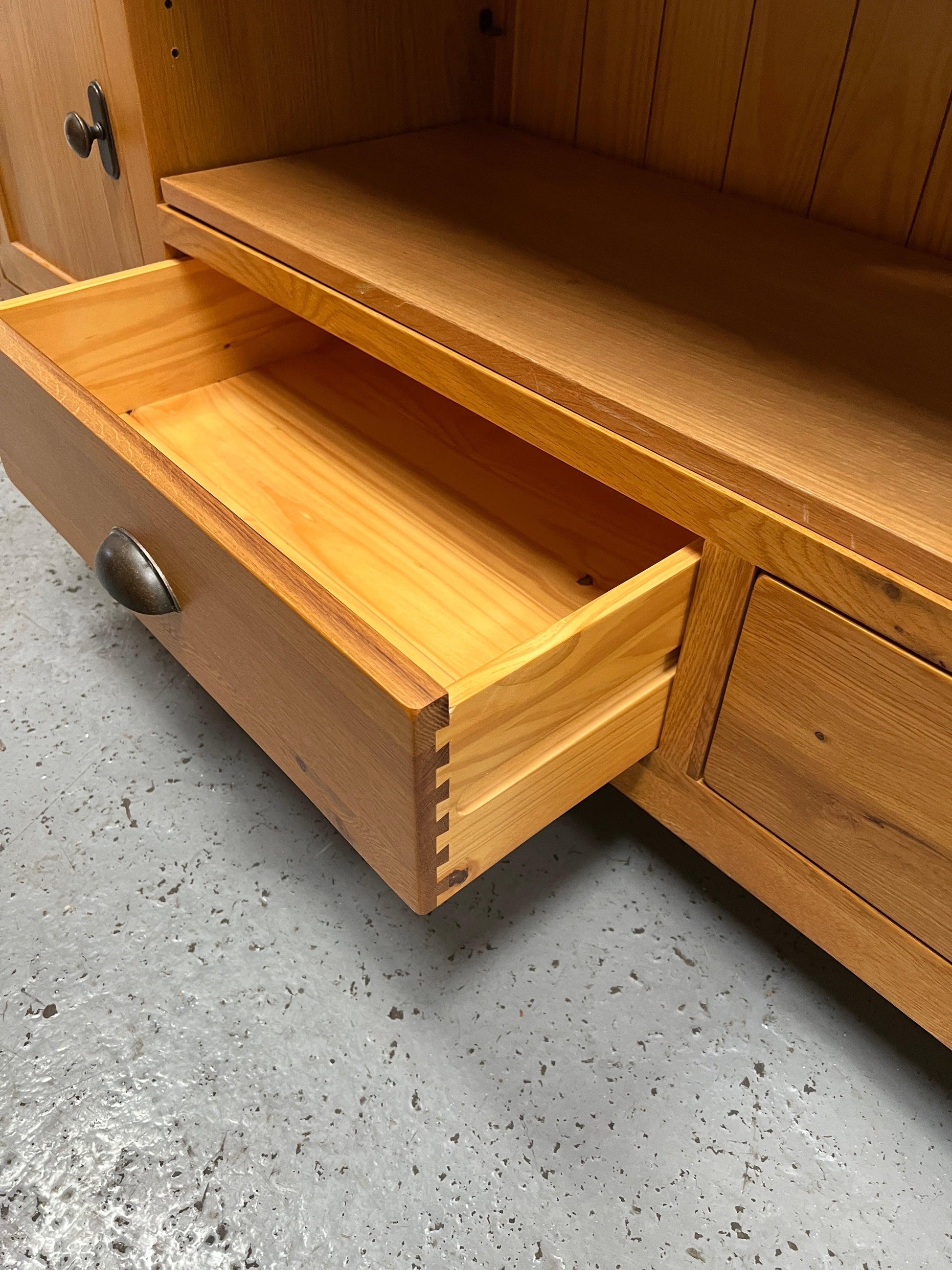 Oakland Rustic Oak TV and Media Storage Unit Quality Furniture Clearance Ltd
