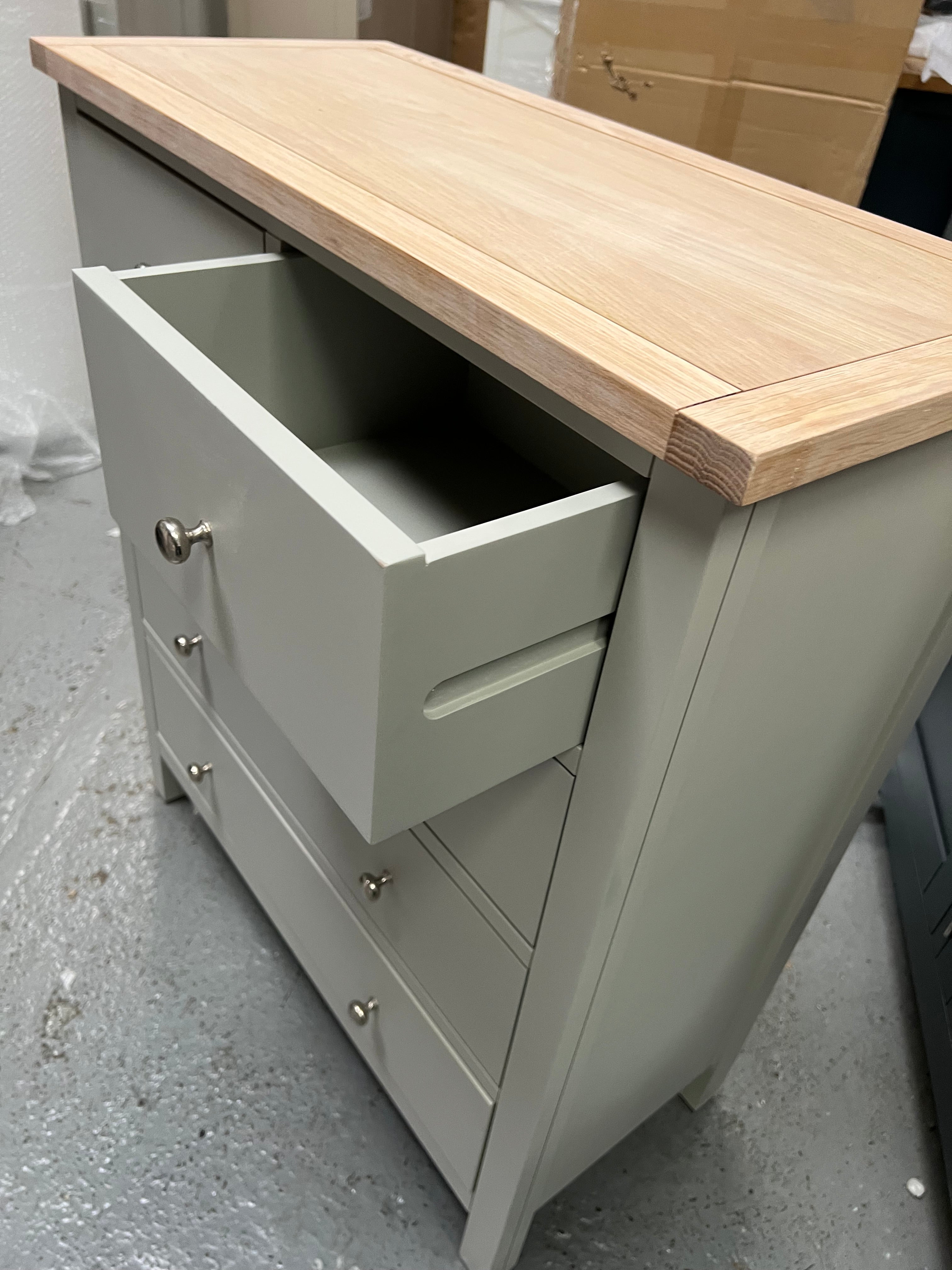 SIMPLY COTSWOLD PEBBLE GREY
2 over 3 chest of drawers Quality Furniture Clearance Ltd