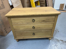 Load image into Gallery viewer, Set Of 2 ELKSTONE MELLOW OAK
Large 3 Drawer Bedside Quality Furniture Clearance Ltd
