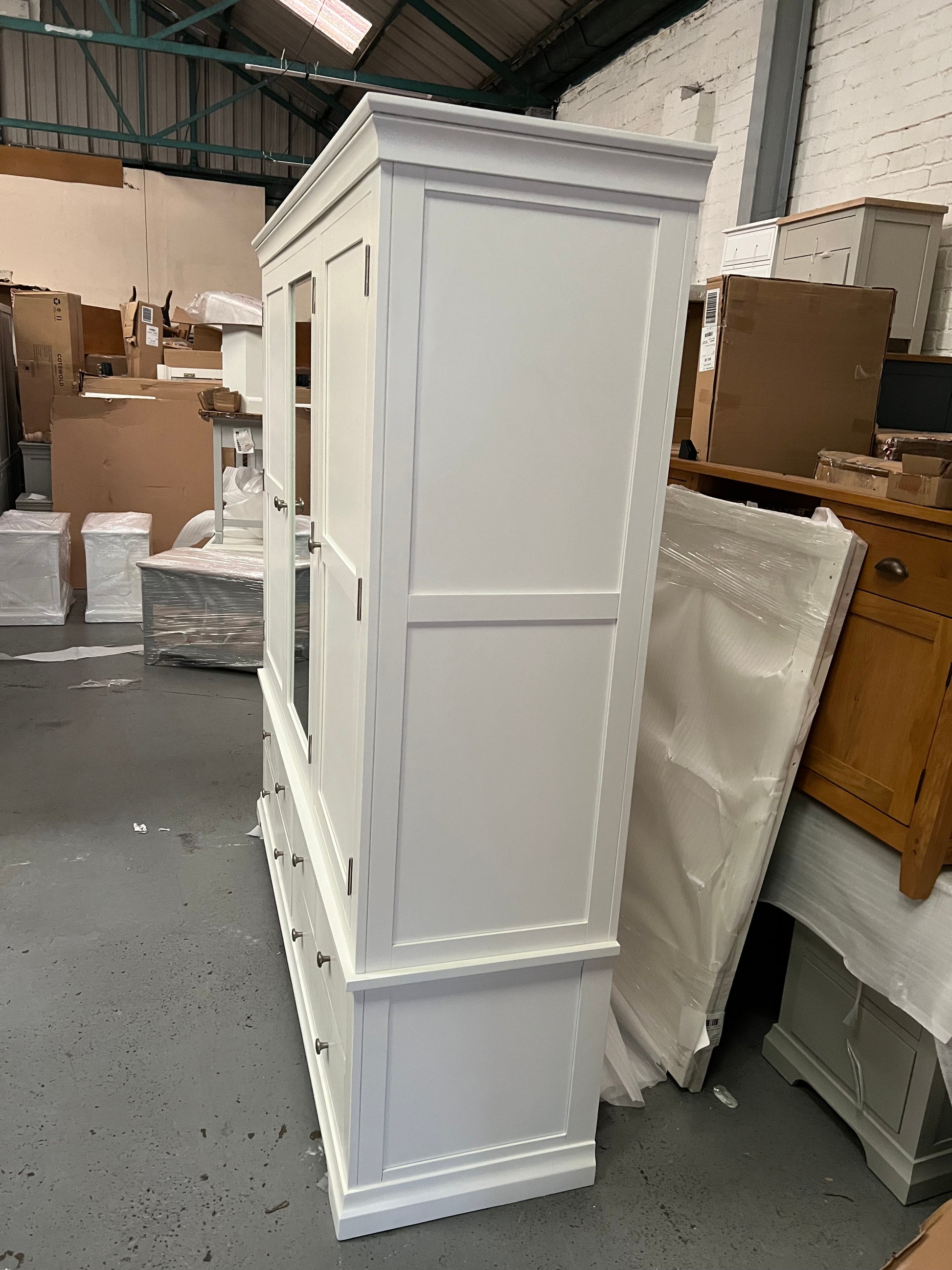 CHANTILLY WARM WHITE
Grand Triple Wardrobe Quality Furniture Clearance Ltd