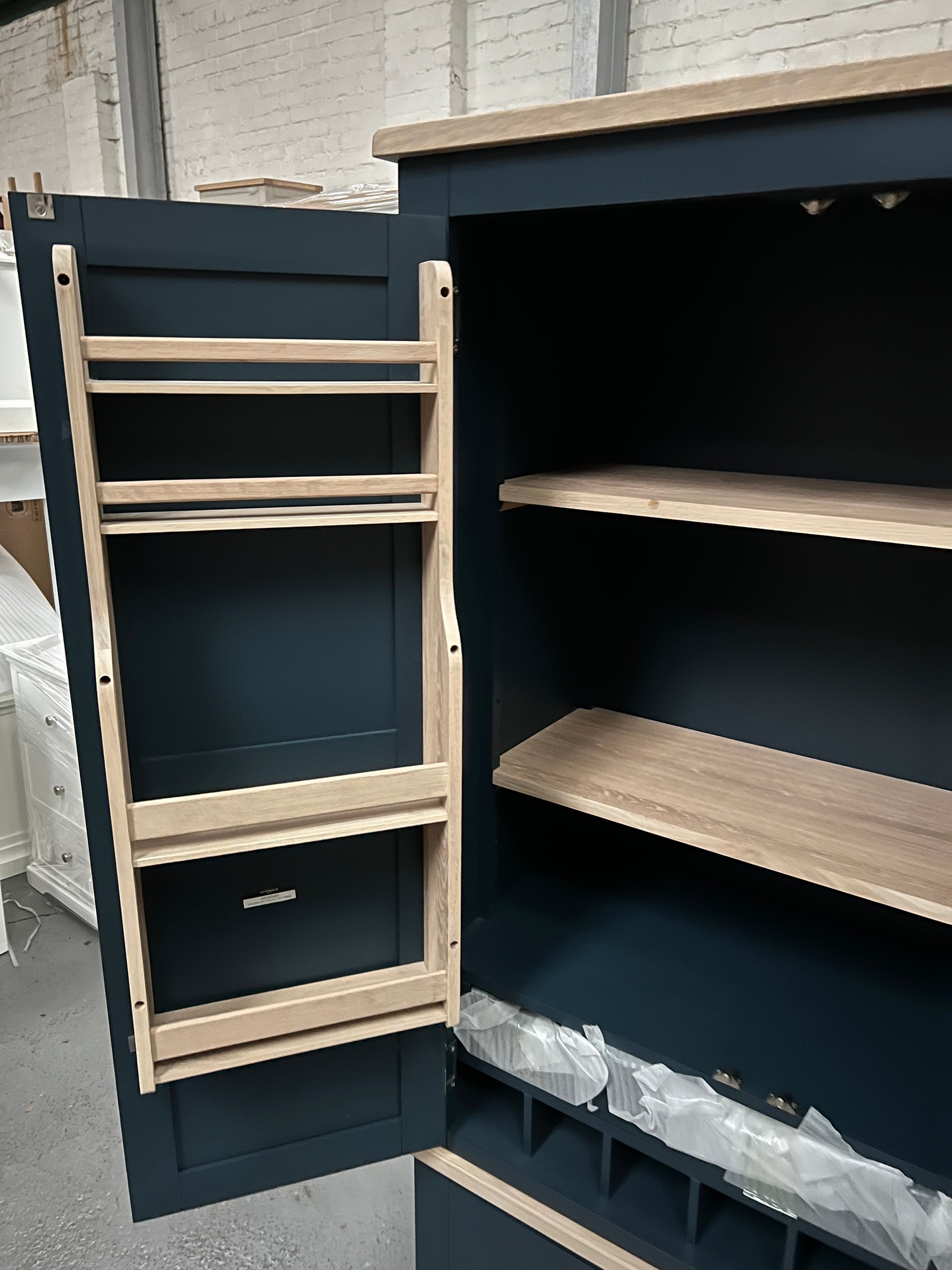 CHESTER MIDNIGHT BLUE
Triple Larder Quality Furniture Clearance Ltd