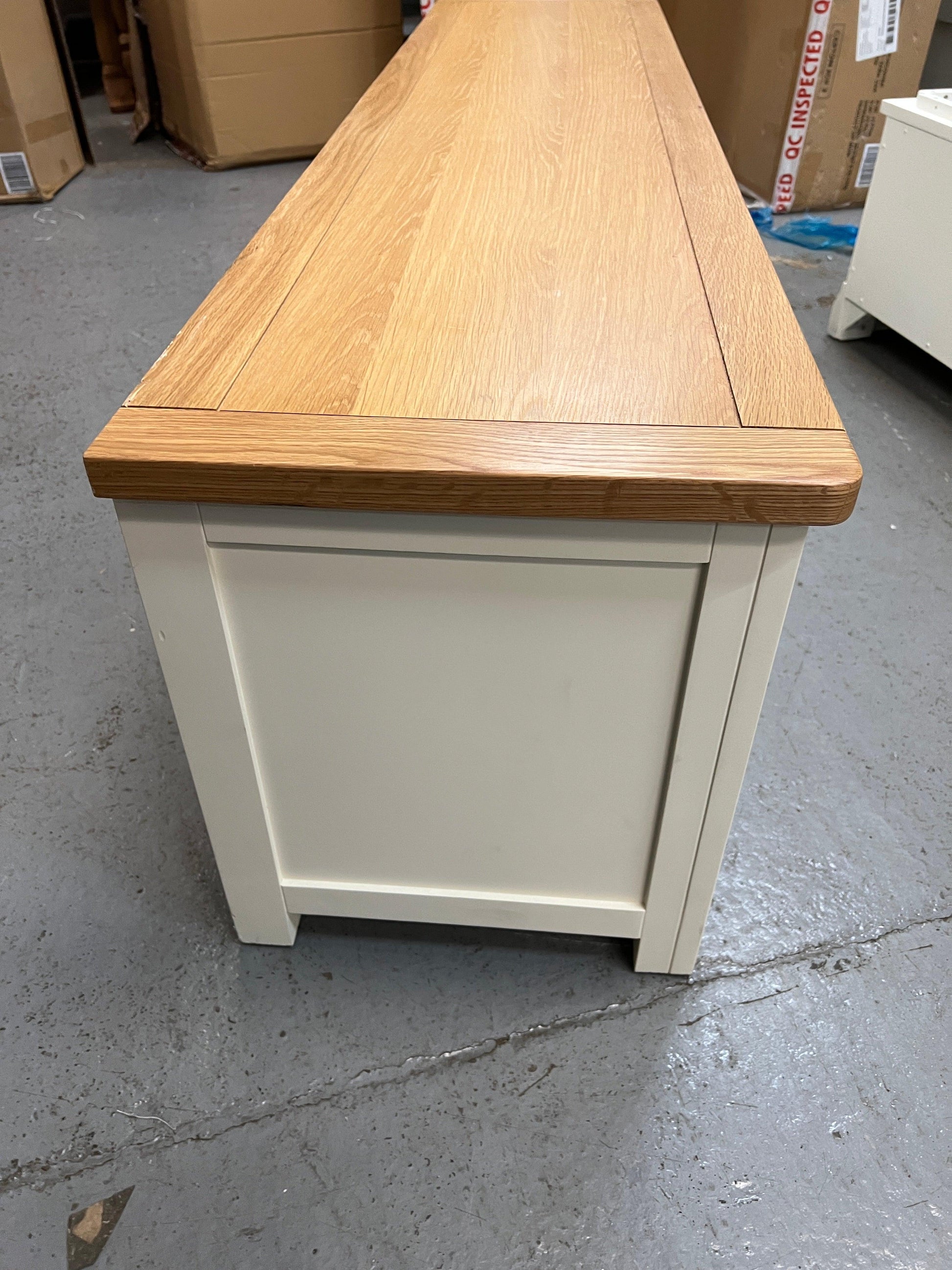 SUSSEX Cotswold Cream
Extra large TV stand up to 75" Quality Furniture Clearance Ltd