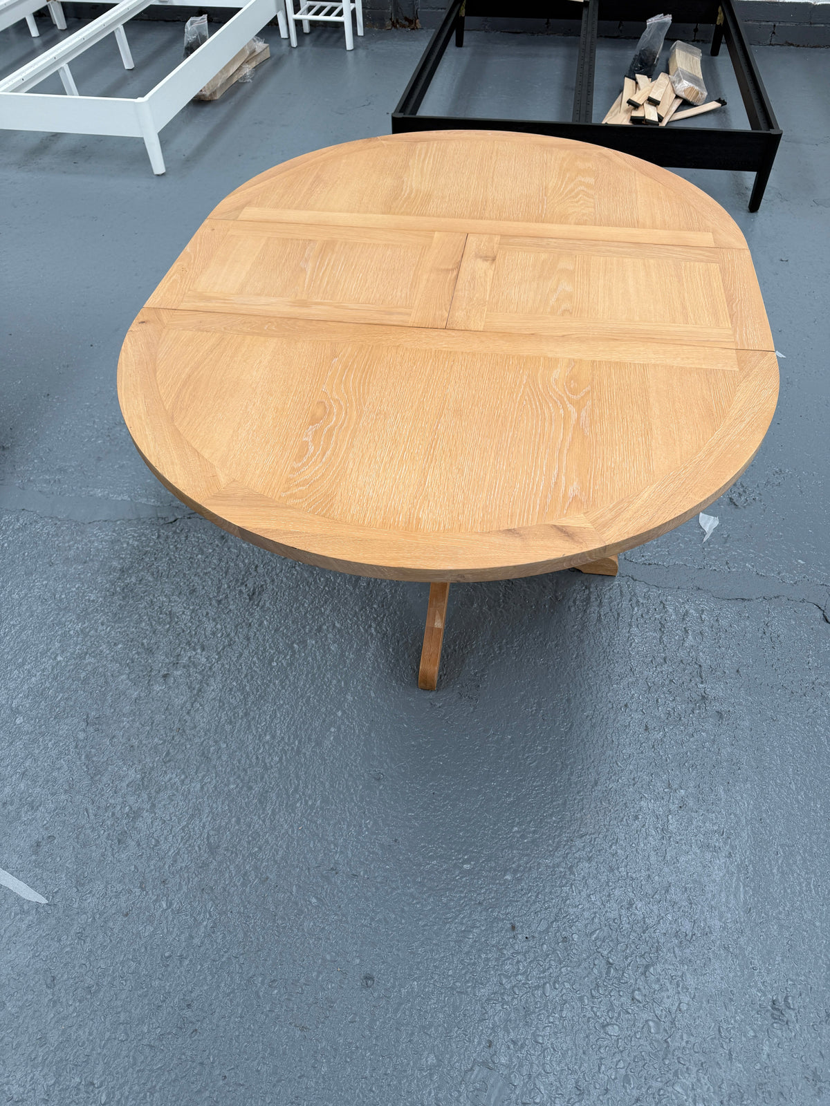 INGLESHAM WHITEWASH OAK Round Ext Dining Table Quality Furniture Clearance Ltd