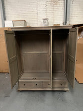 Load image into Gallery viewer, BIBURY SMOKED OAK
Triple Wardrobe Quality Furniture Clearance Ltd
