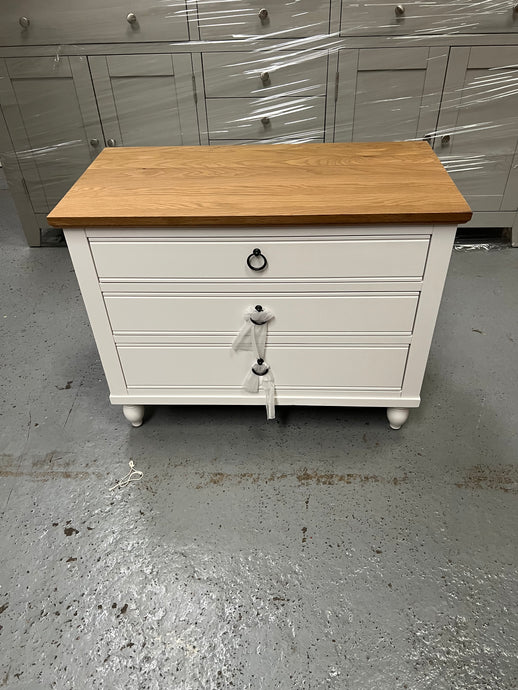 ELKSTONE PAINTED PARCHMENT
Large 3 Drawer Bedside Quality Furniture Clearance Ltd