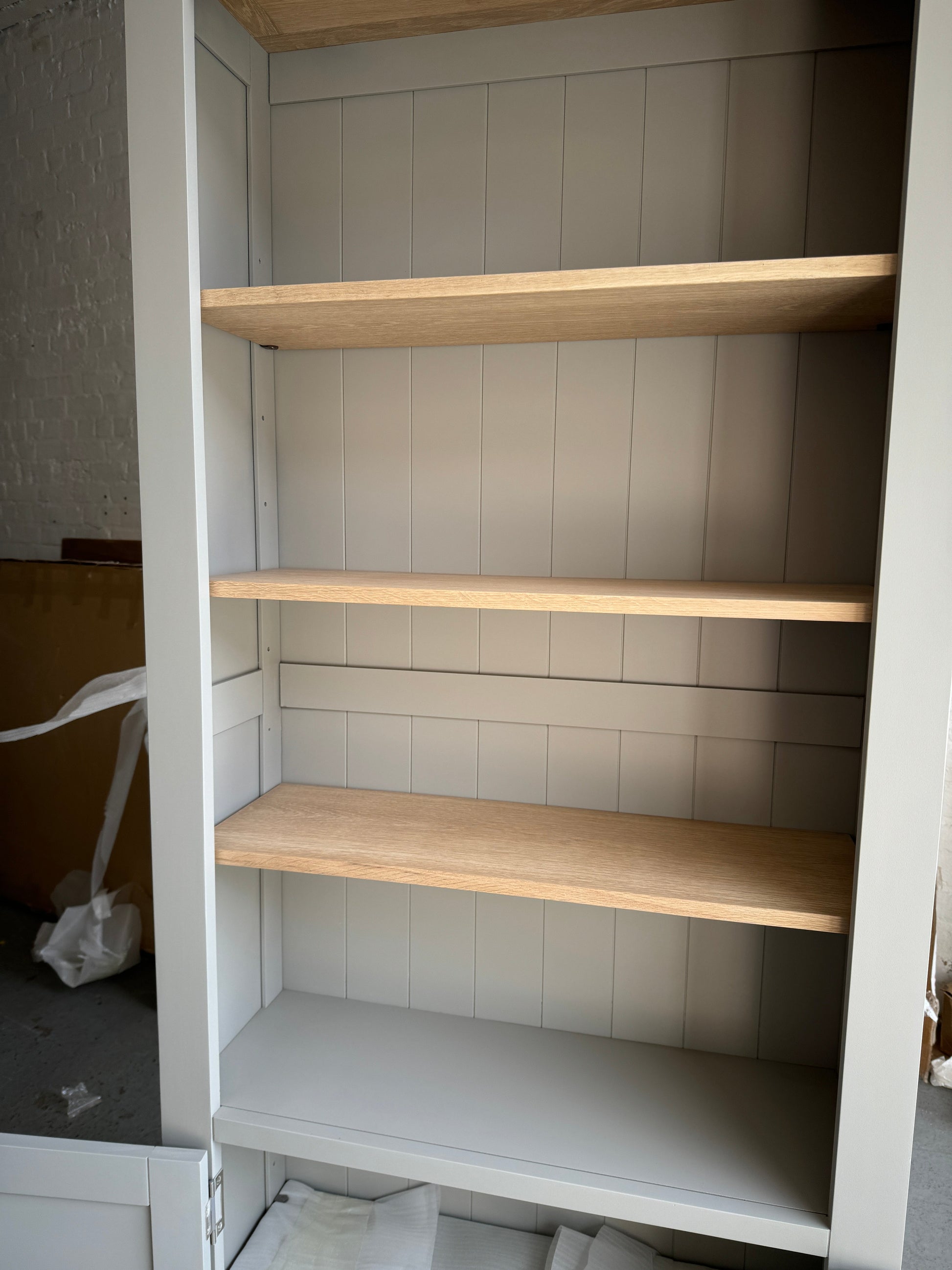 CHESTER DOVE GREY
Alcove Display Cabinet Quality Furniture Clearance Ltd