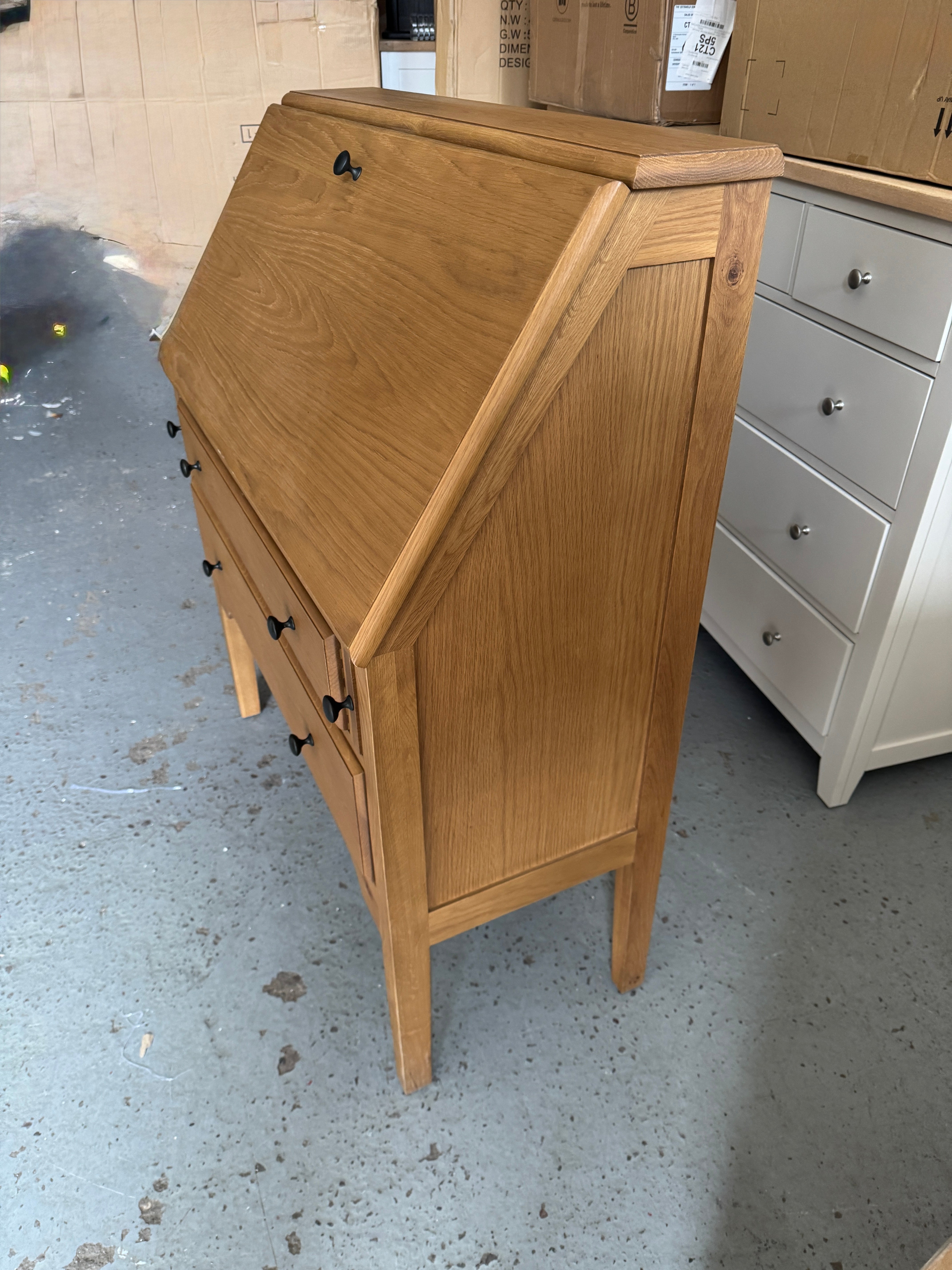 ELKSTONE MELLOW OAK
Bureau Quality Furniture Clearance Ltd