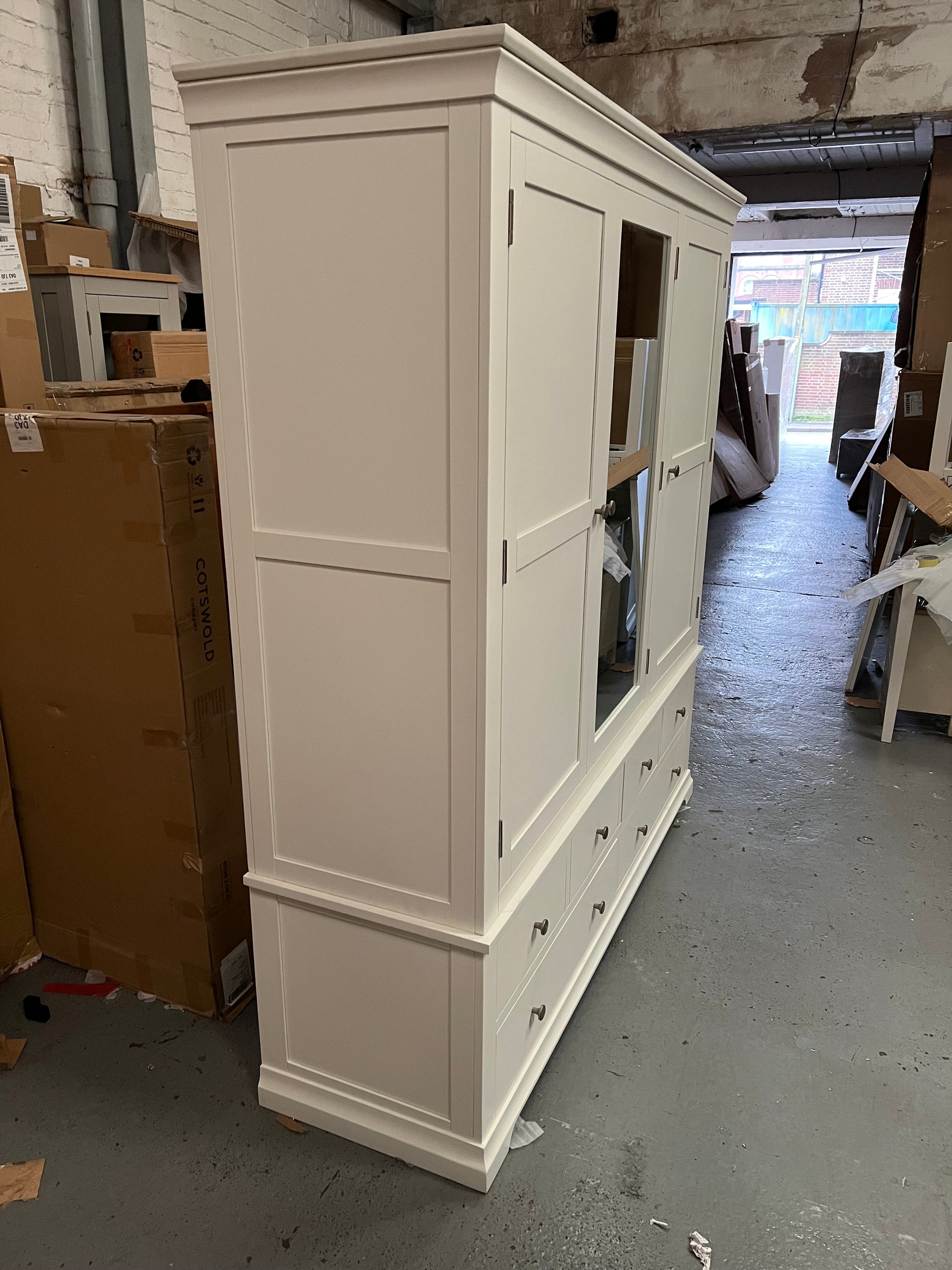 CHANTILLY WARM WHITE
Grand Triple Wardrobe Quality Furniture Clearance Ltd