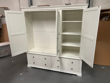 Load image into Gallery viewer, CHANTILLY WARM WHITE
Grand Triple Wardrobe Quality Furniture Clearance Ltd
