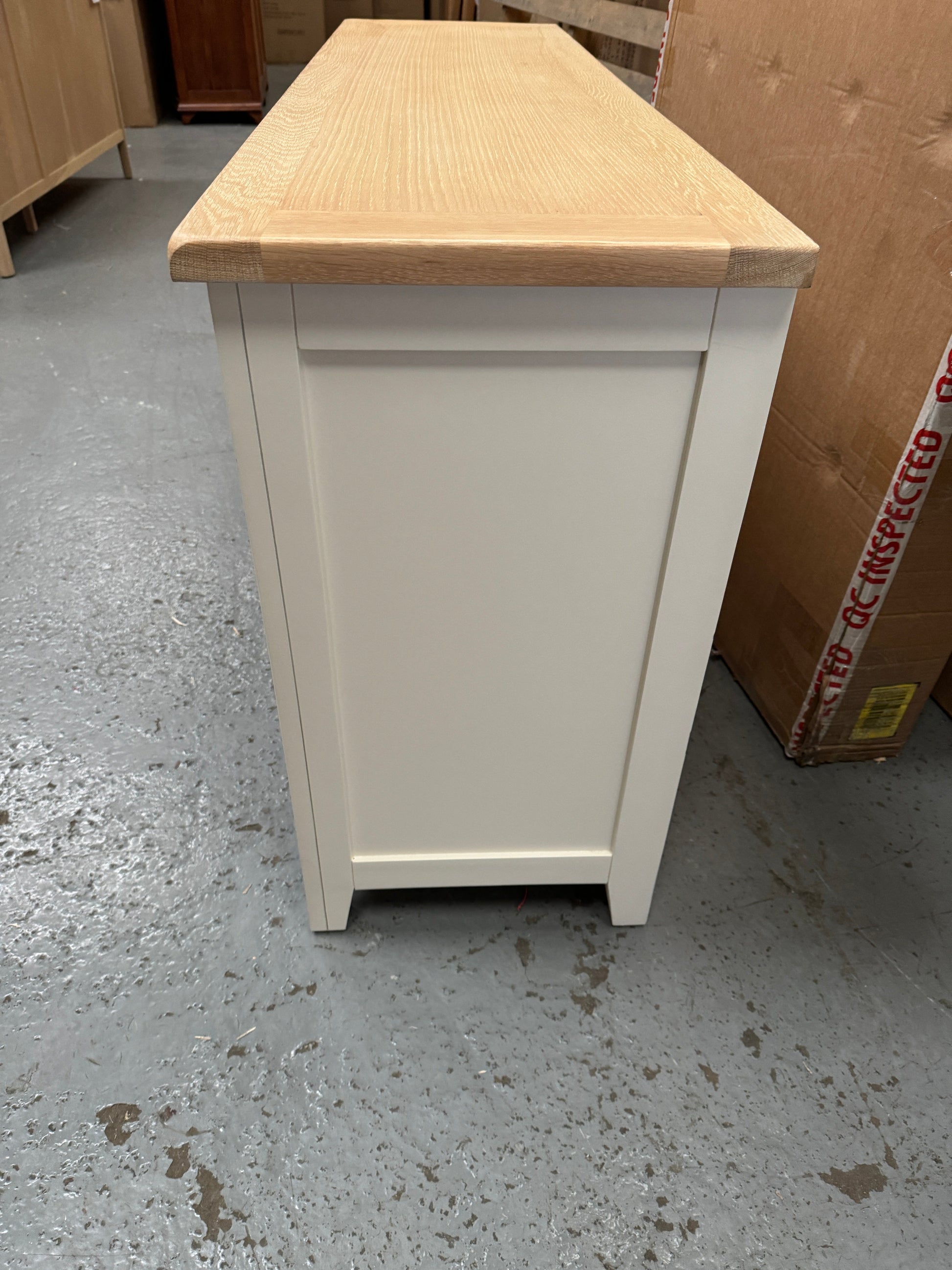 CHESTER CLASSIC CREAM
8 Drawer Chest Quality Furniture Clearance Ltd