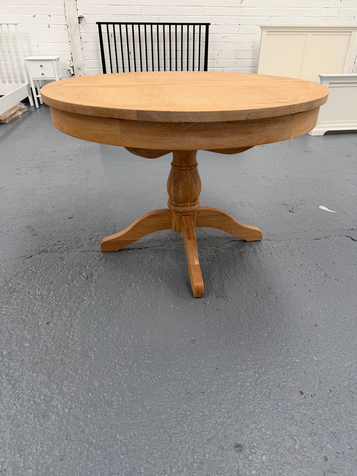 INGLESHAM WHITEWASH OAK Round Ext Dining Table Quality Furniture Clearance Ltd