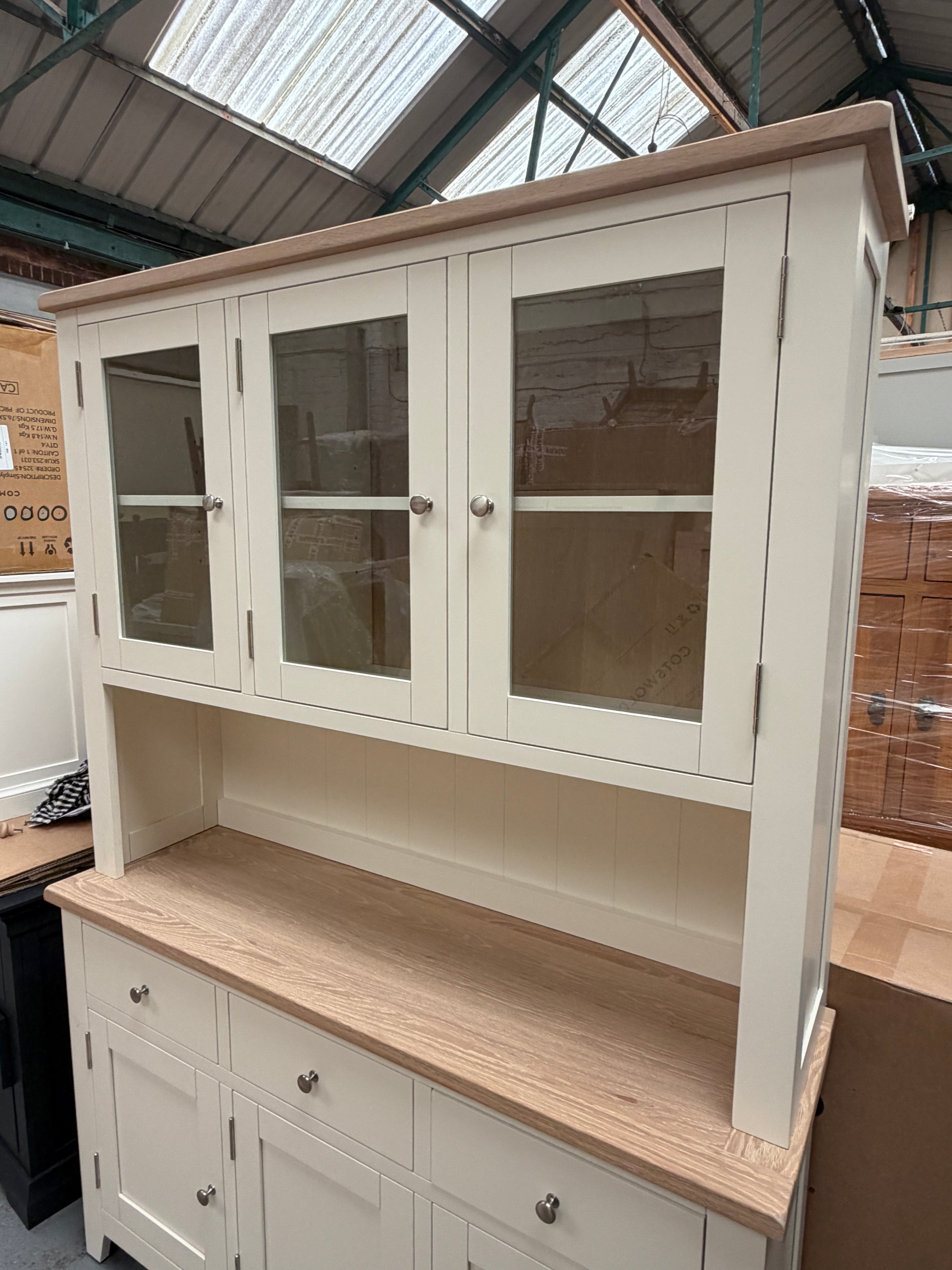 CHESTER CLASSIC CREAM
Large Dresser Quality Furniture Clearance Ltd