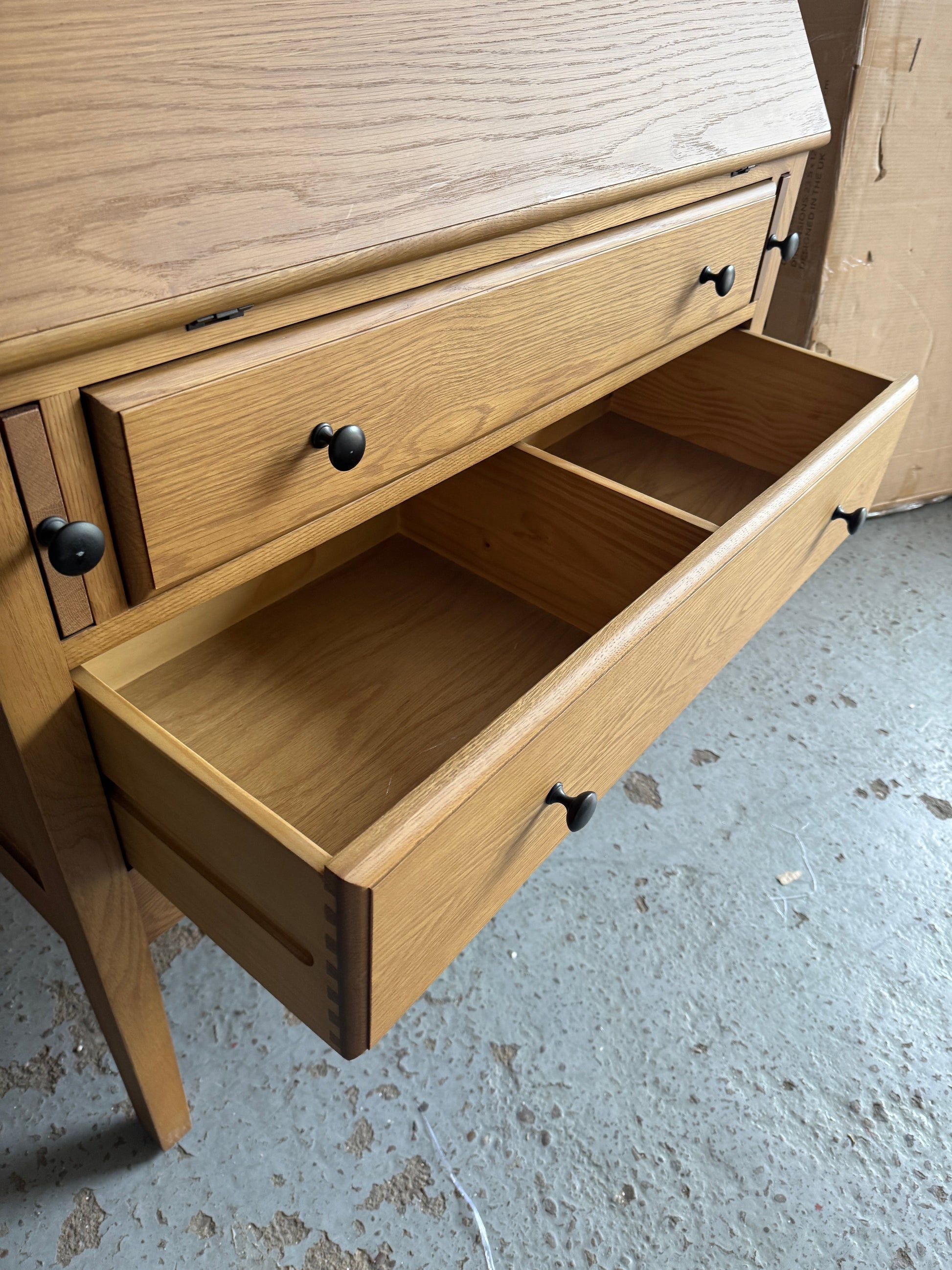 ELKSTONE MELLOW OAK
Bureau Quality Furniture Clearance Ltd