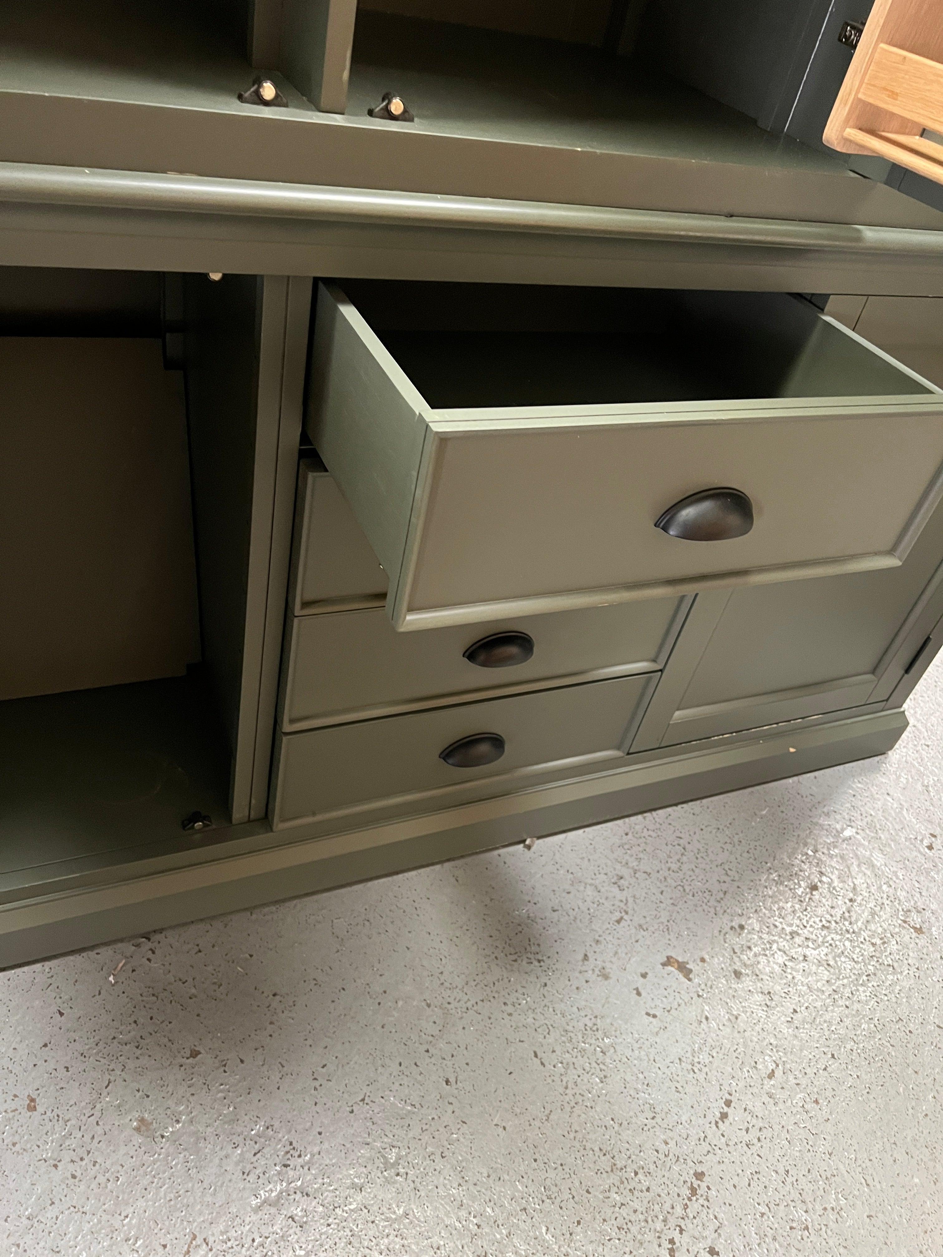 STOW FOREST GREEN
Grand Triple Larder Quality Furniture Clearance Ltd