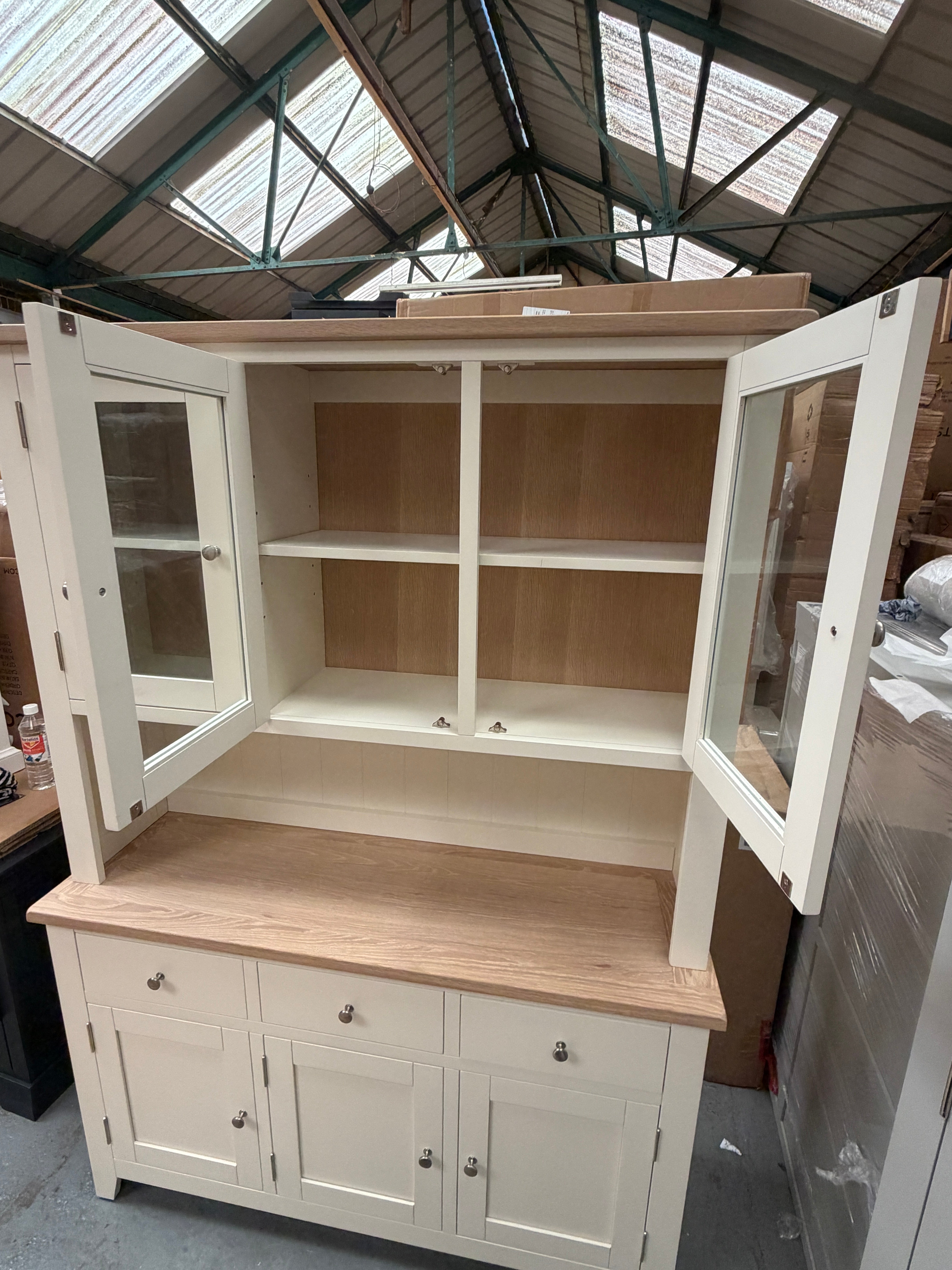 CHESTER CLASSIC CREAM
Large Dresser Quality Furniture Clearance Ltd