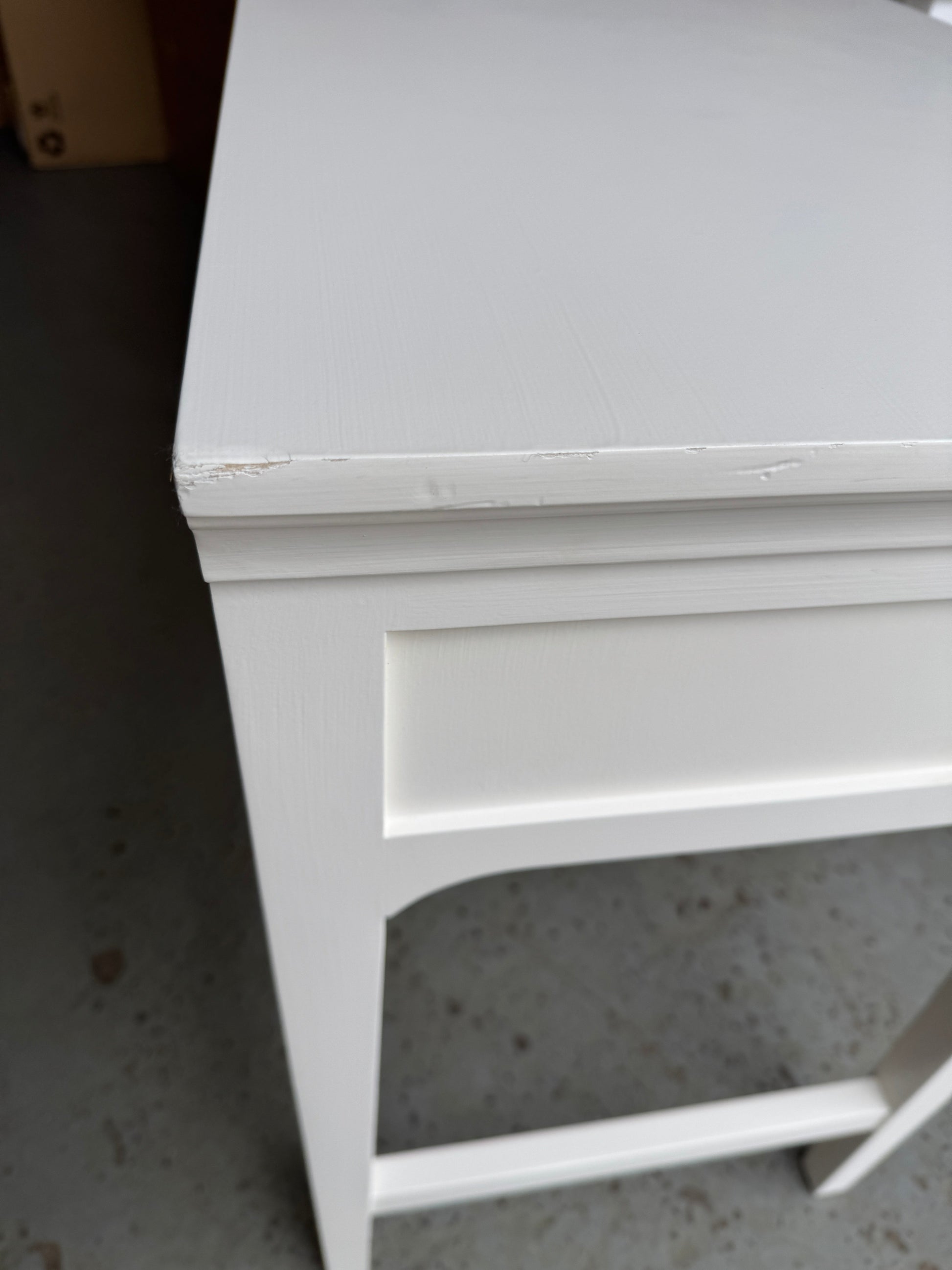 FAIRFORD SOFT WHITE
Dressing Table Quality Furniture Clearance Ltd