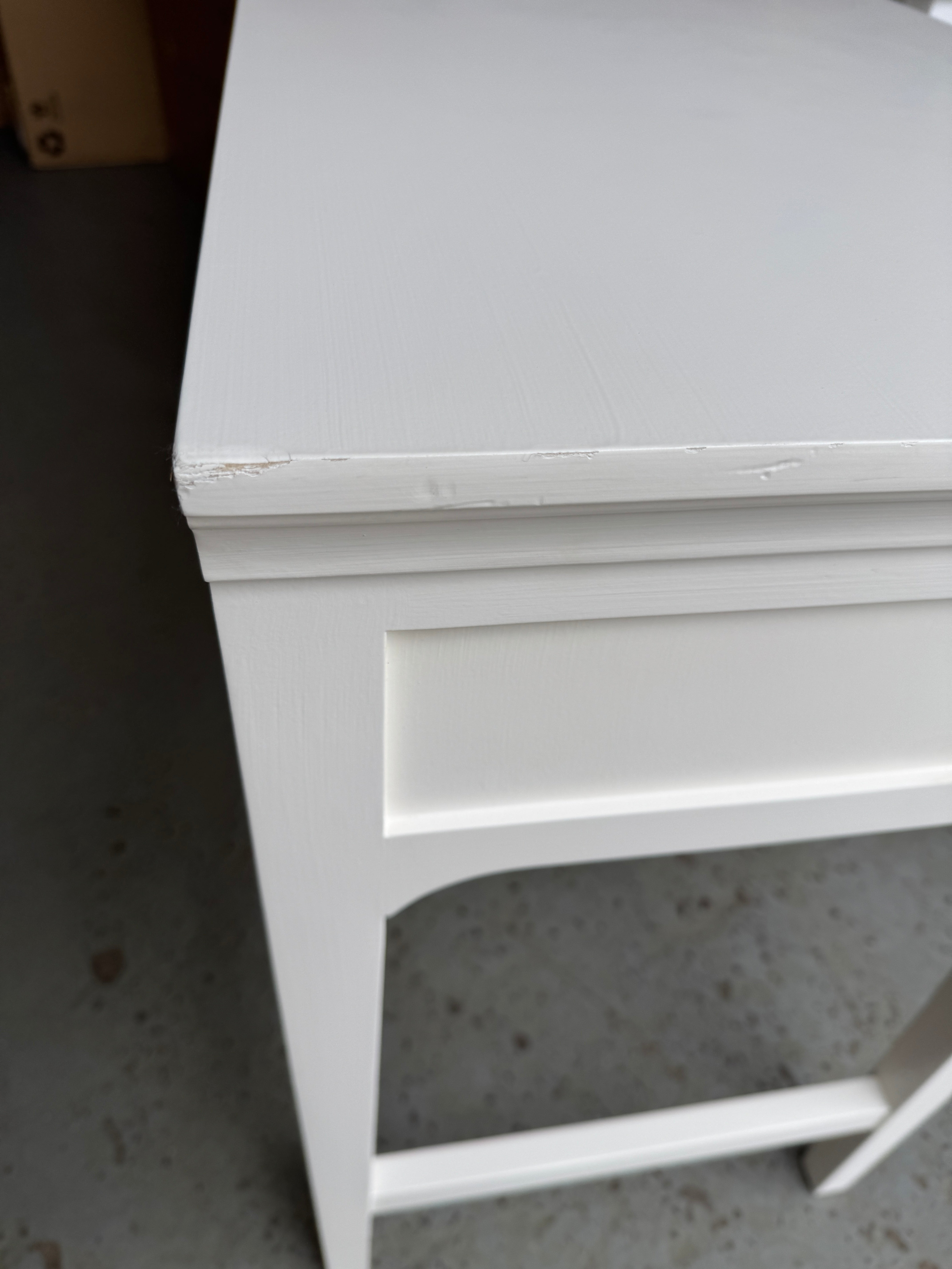 FAIRFORD SOFT WHITE
Dressing Table Quality Furniture Clearance Ltd
