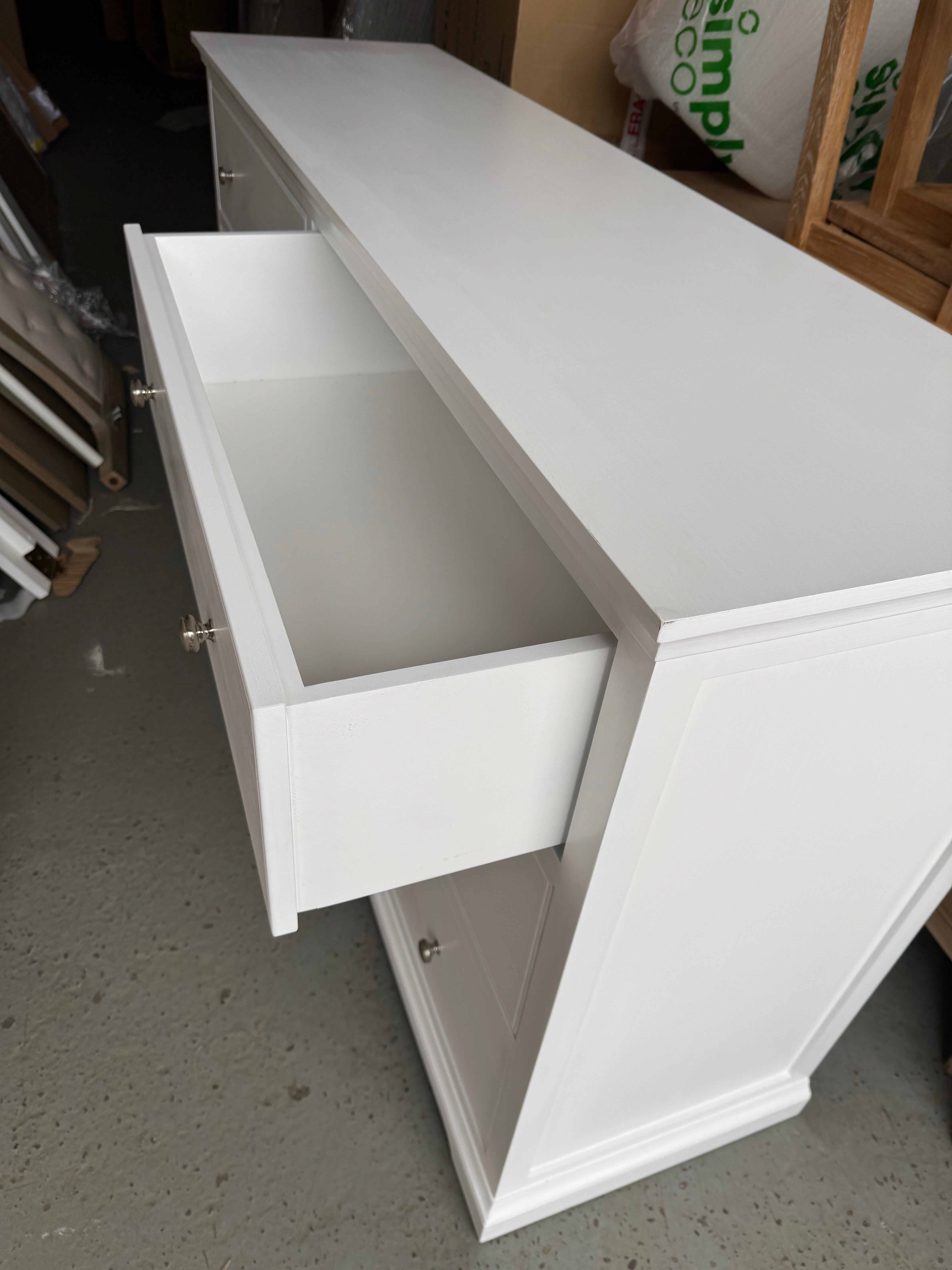 FAIRFORD SOFT WHITE
6 Drawer Large Chest Quality Furniture Clearance Ltd