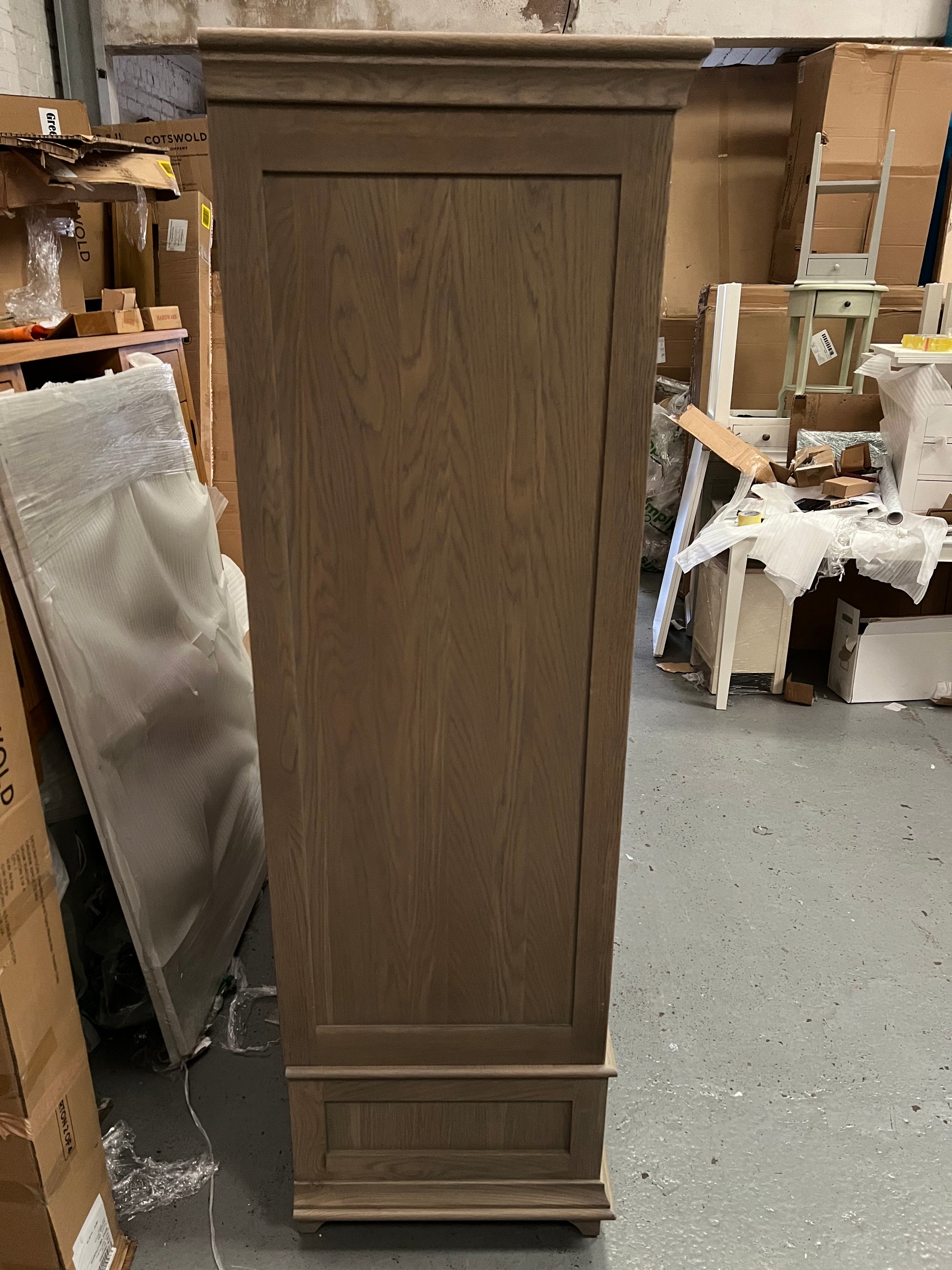 BIBURY SMOKED OAK
Triple Wardrobe Quality Furniture Clearance Ltd