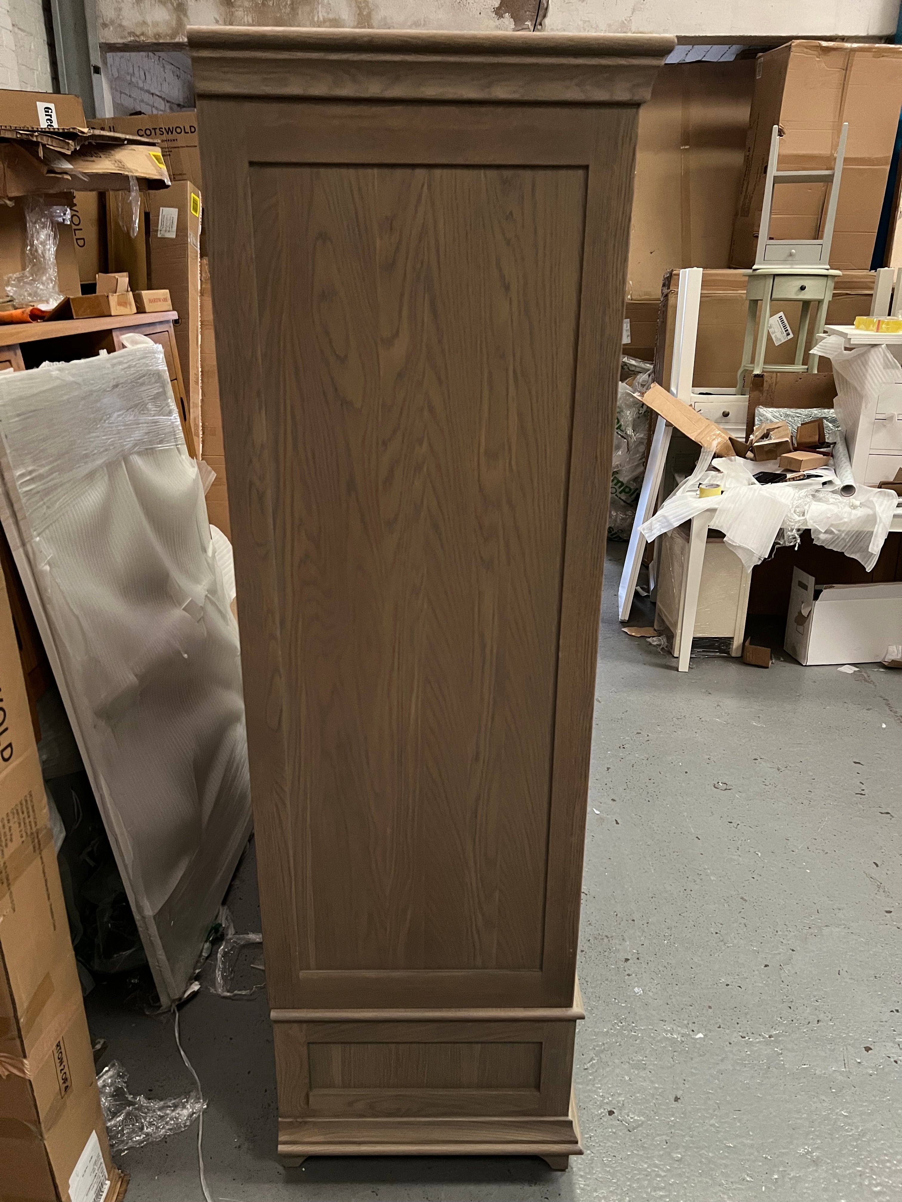 BIBURY SMOKED OAK
Triple Wardrobe Quality Furniture Clearance Ltd