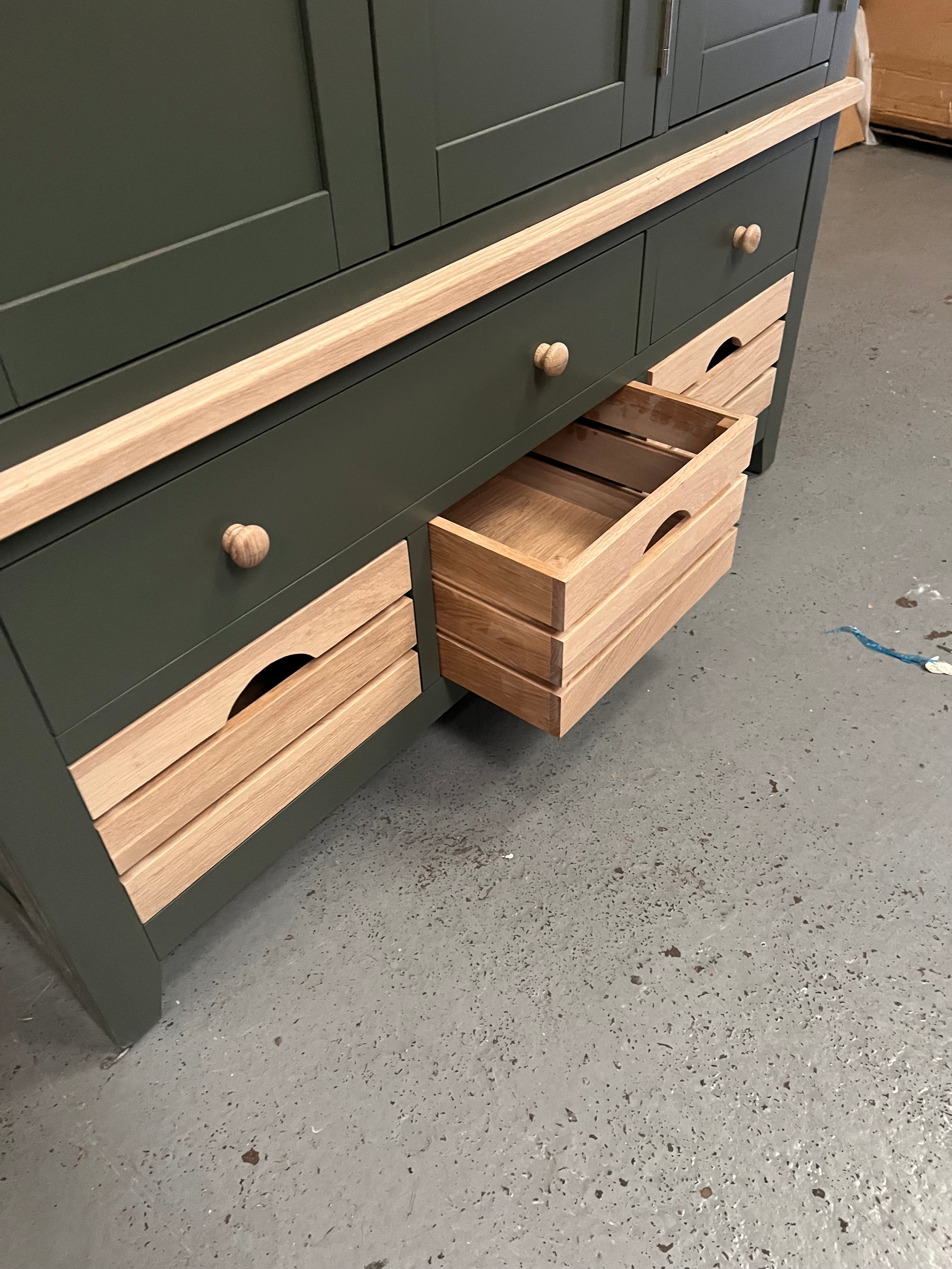 CHESTER FOREST GREEN
Triple Larder Quality Furniture Clearance Ltd