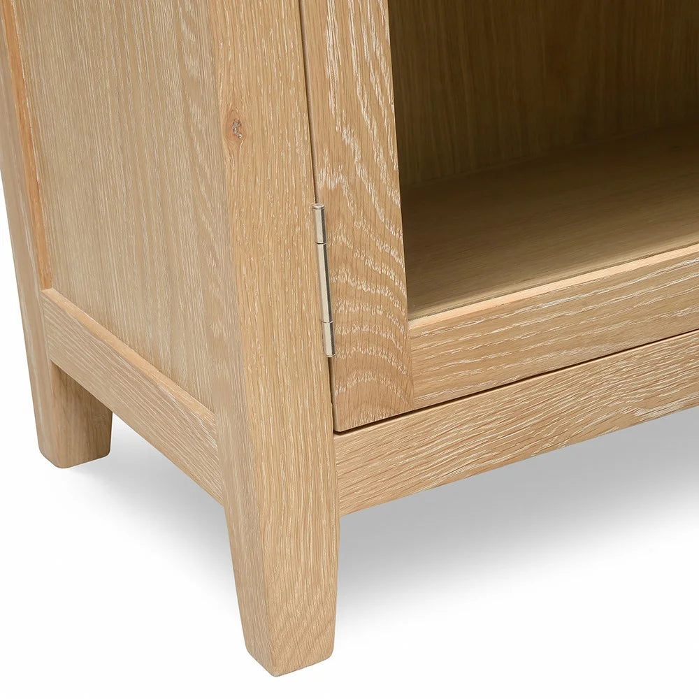 INGLESHAM WHITEWASH OAK
Glass Display Cabinet Quality Furniture Clearance Ltd