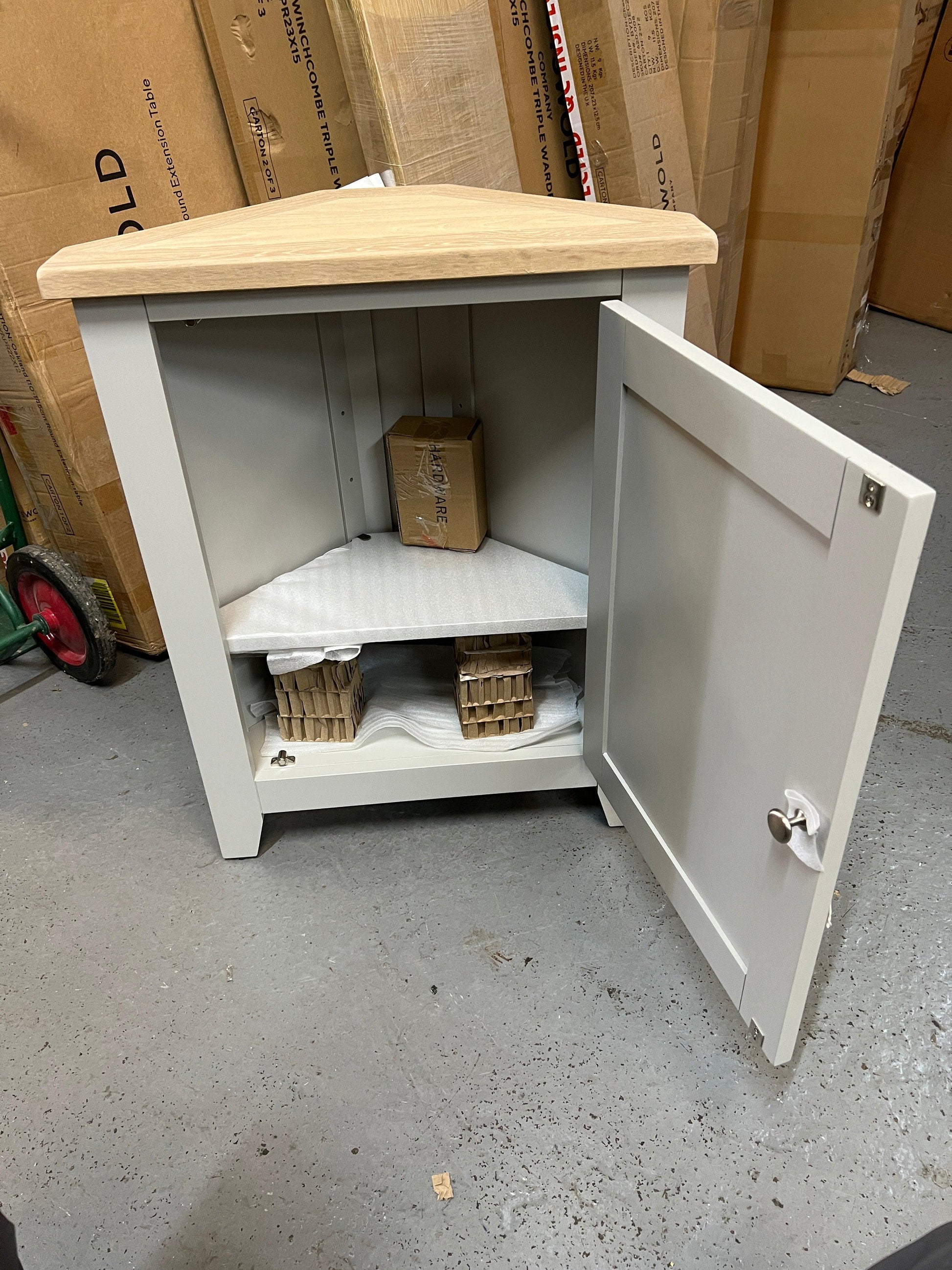 CHESTER DOVE GREY
Corner Cupboard Quality Furniture Clearance Ltd