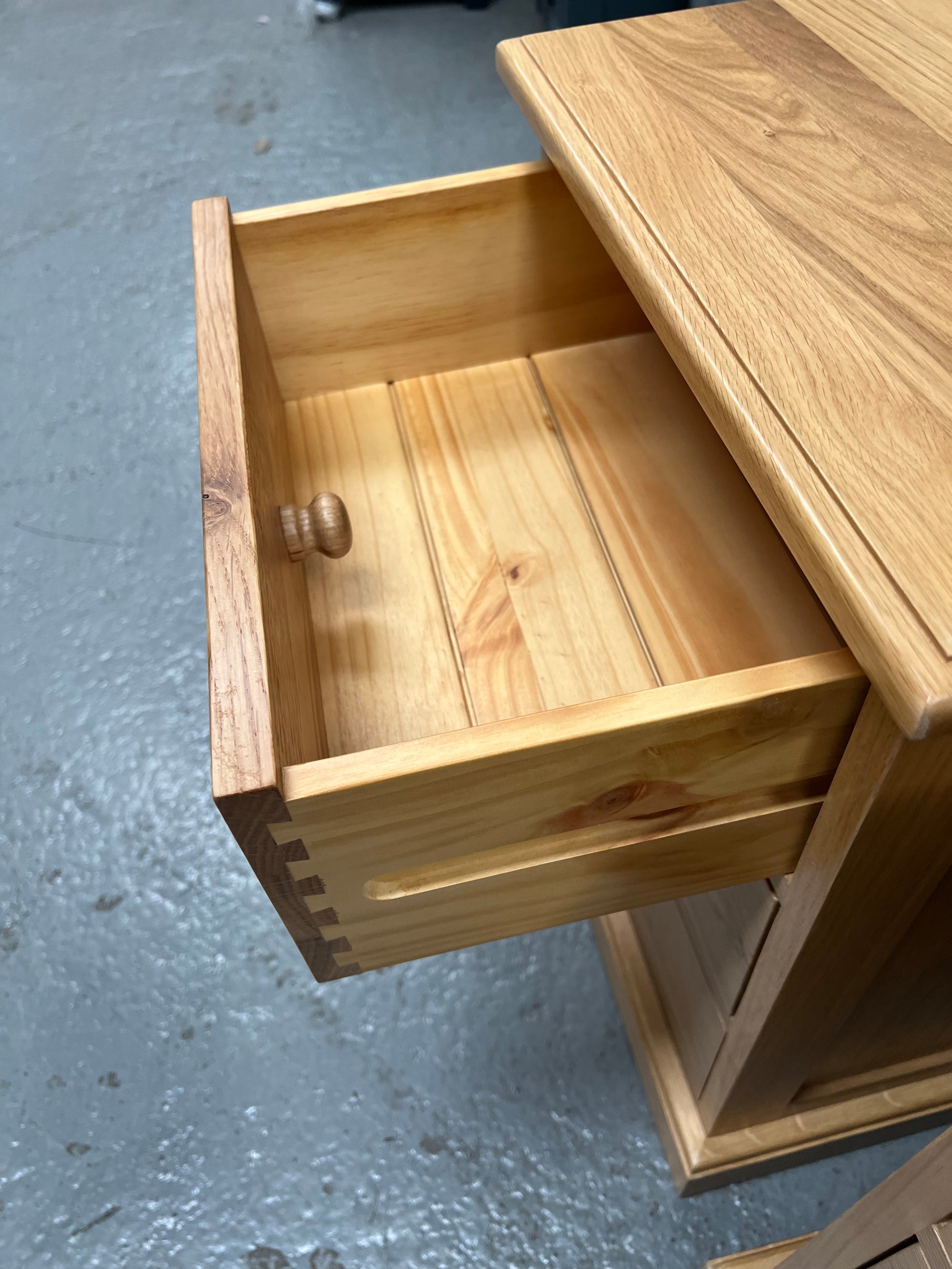 Set of 2 APPLEBY LIGHT OAK 3 Drawer Bedside Tables Quality Furniture Clearance Ltd