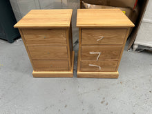 Load image into Gallery viewer, Set of 2 APPLEBY LIGHT OAK 3 Drawer Bedside Tables Quality Furniture Clearance Ltd
