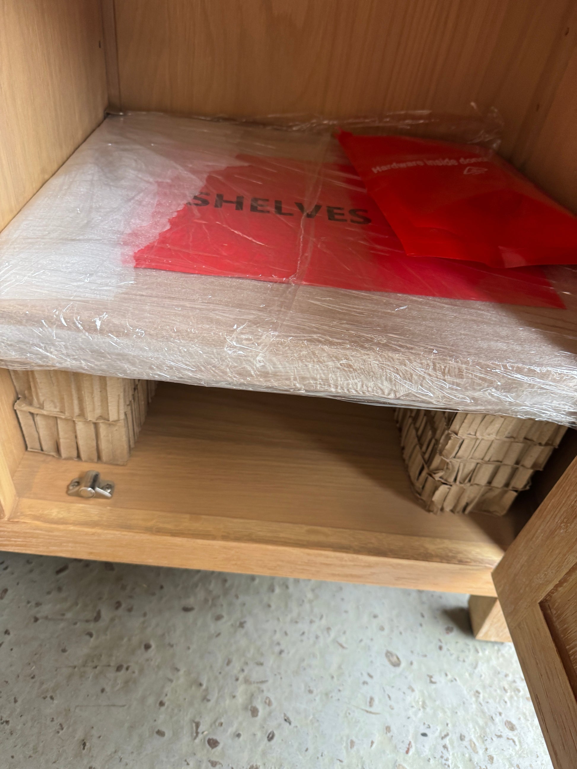 INGLESHAM WHITEWASH OAK
Large TV Stand Quality Furniture Clearance Ltd