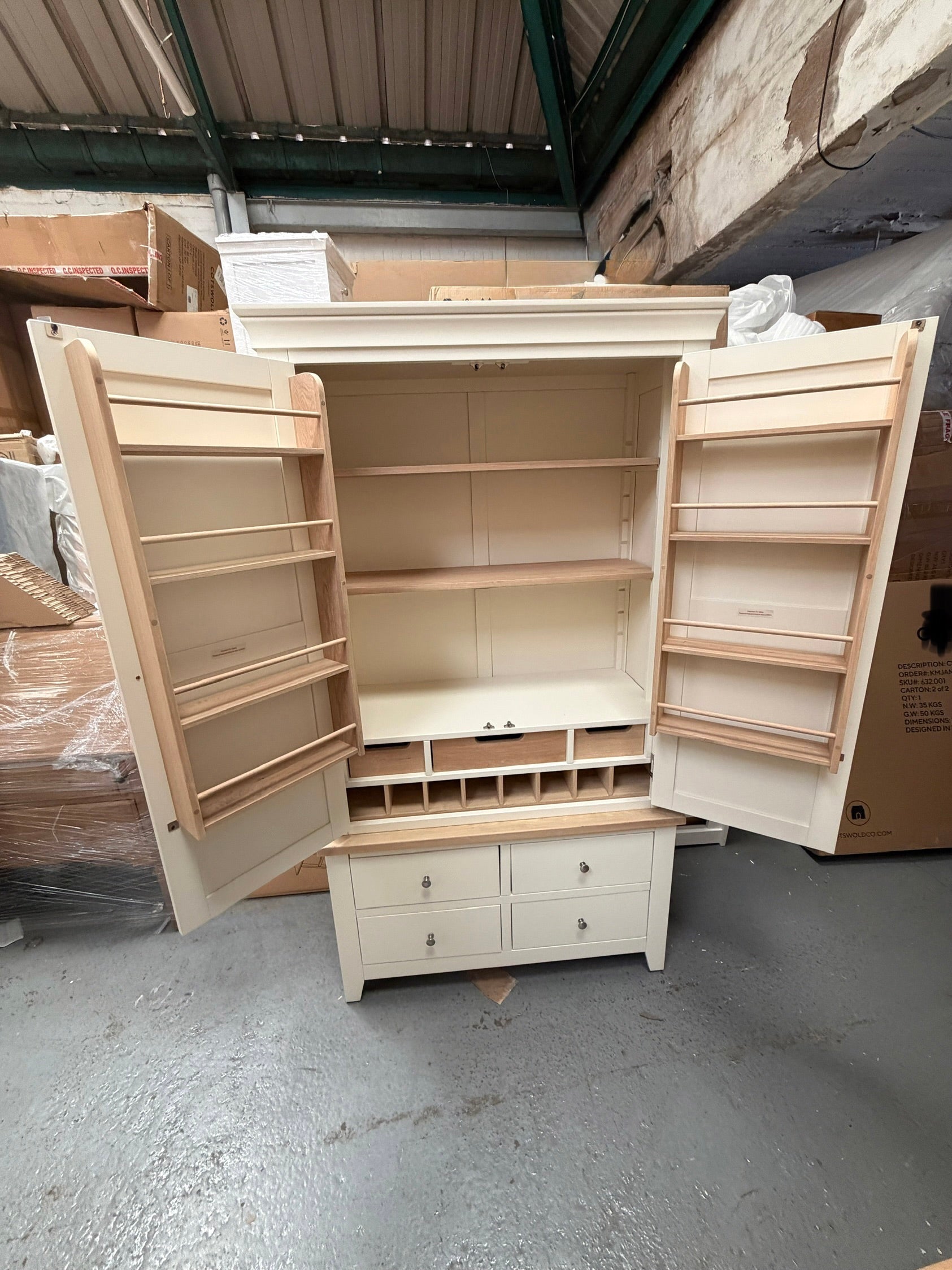 CHESTER CLASSIC CREAM
Double Larder Quality Furniture Clearance Ltd