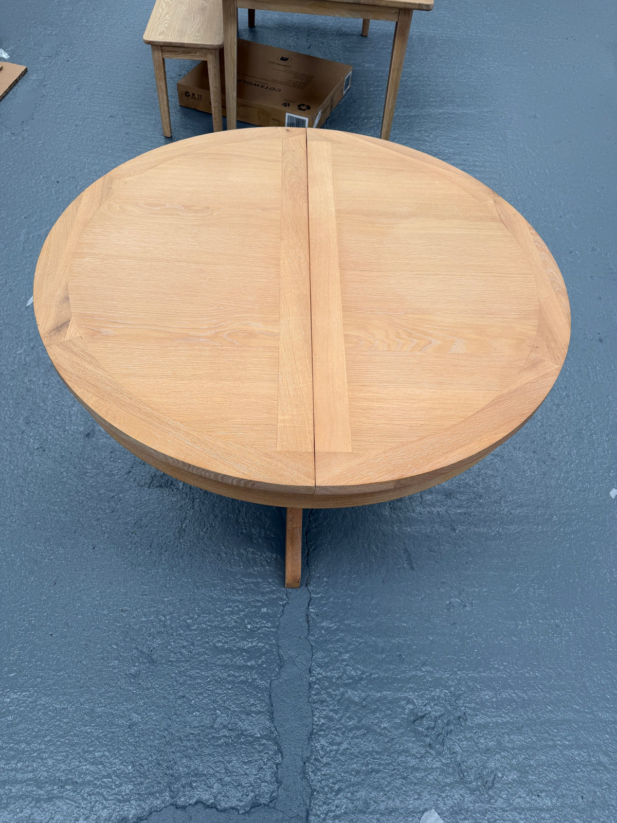 INGLESHAM WHITEWASH OAK Round Ext Dining Table Quality Furniture Clearance Ltd