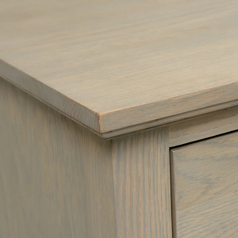 BIBURY SMOKED OAK
3 Drawer Chest of Drawers Quality Furniture Clearance Ltd