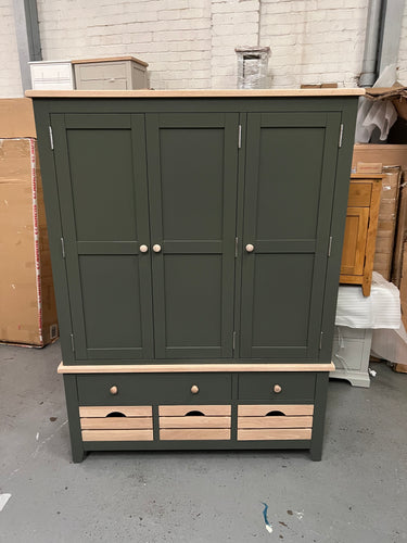 CHESTER FOREST GREEN
Triple Larder Quality Furniture Clearance Ltd
