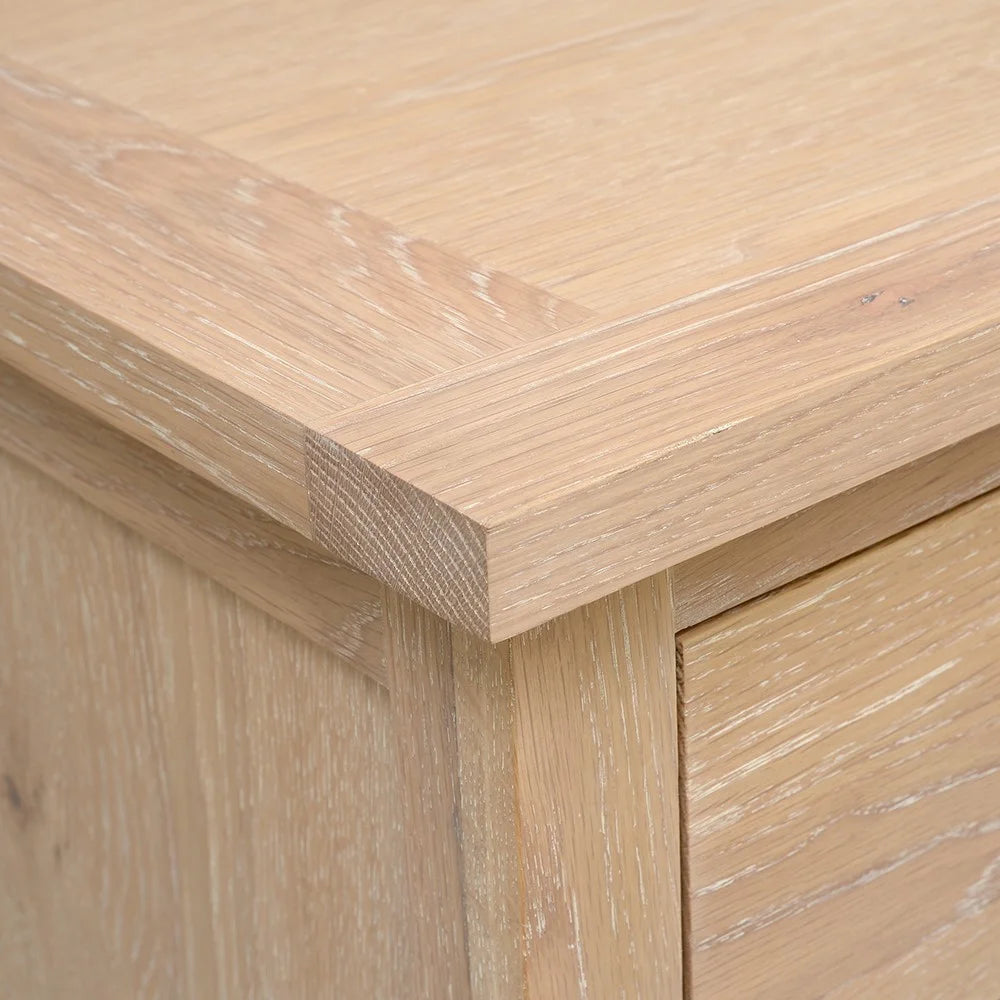 INGLESHAM WHITEWASH OAK
8 Drawer Wide Chest Quality Furniture Clearance Ltd