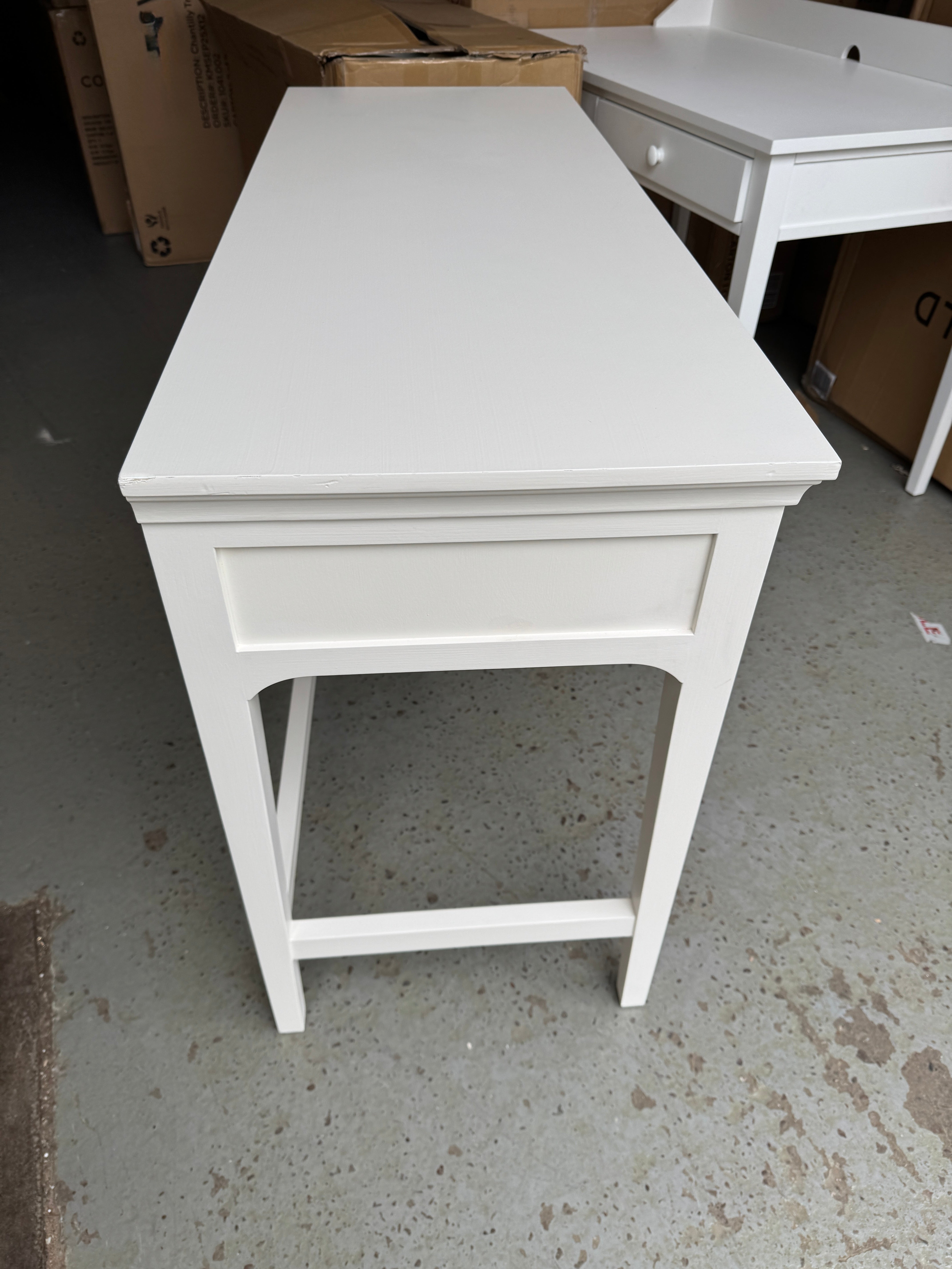 FAIRFORD SOFT WHITE
Dressing Table Quality Furniture Clearance Ltd
