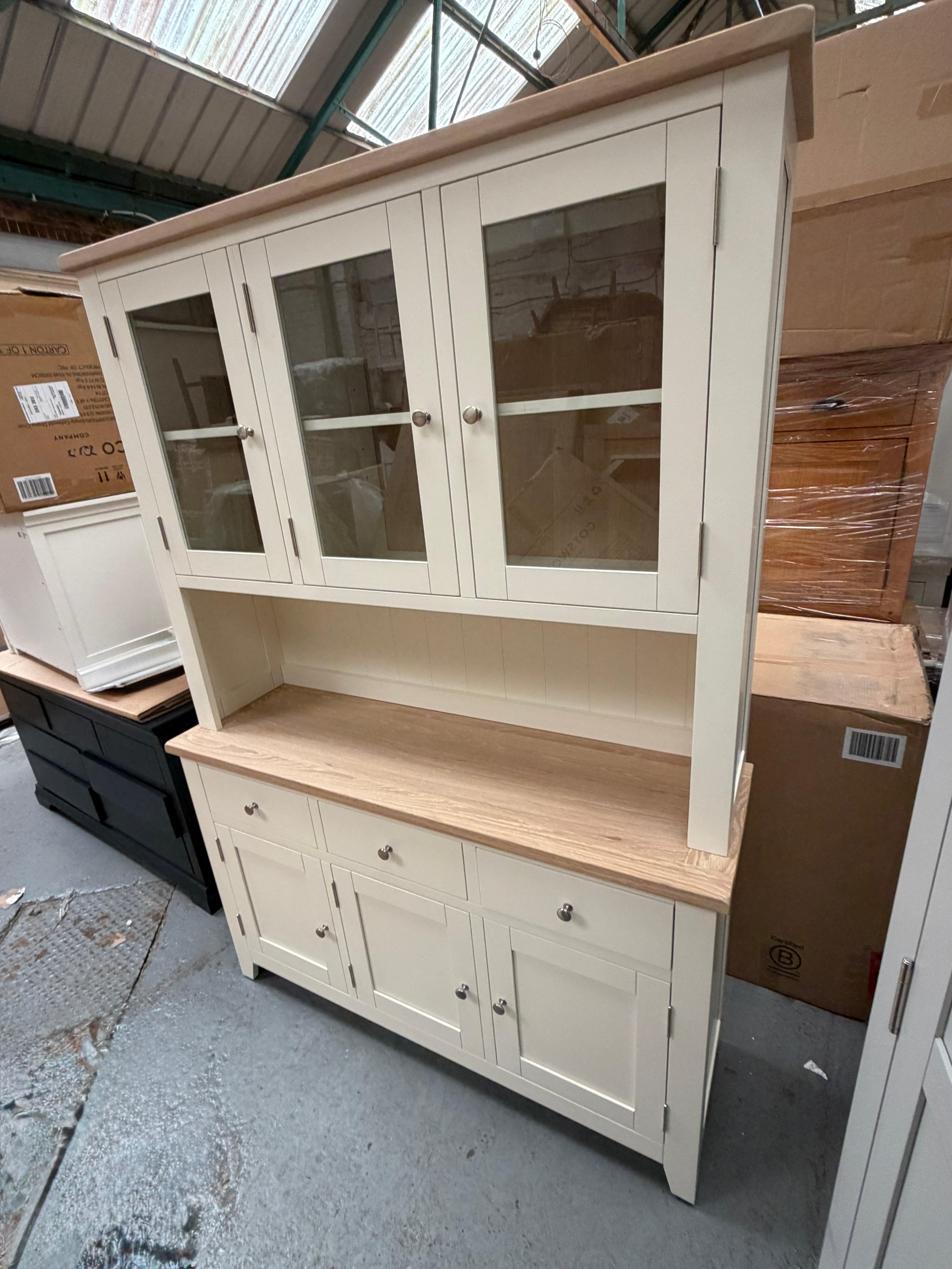 CHESTER CLASSIC CREAM
Large Dresser Quality Furniture Clearance Ltd