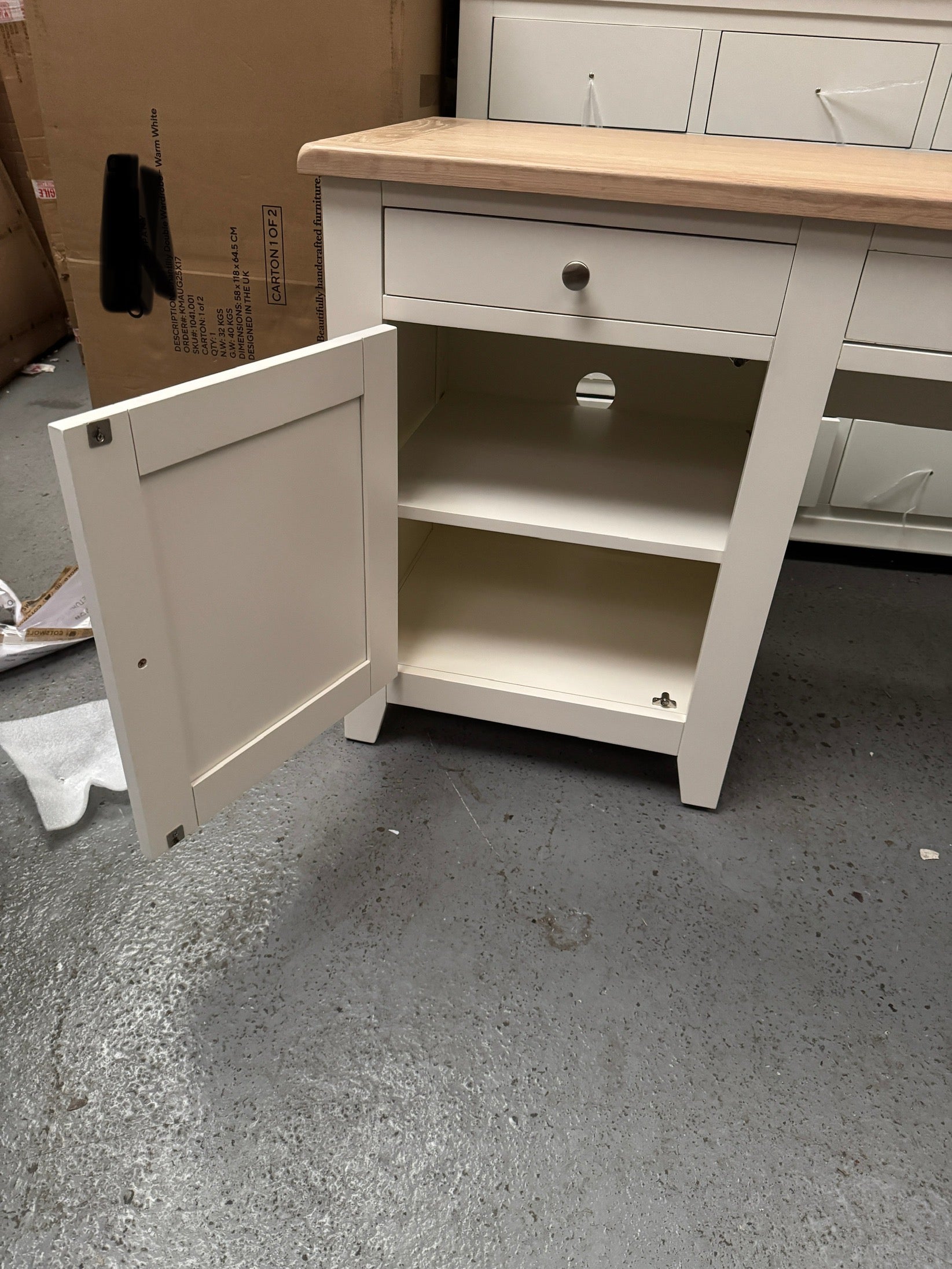CHESTER CLASSIC CREAM
Double Pedestal Desk Quality Furniture Clearance Ltd