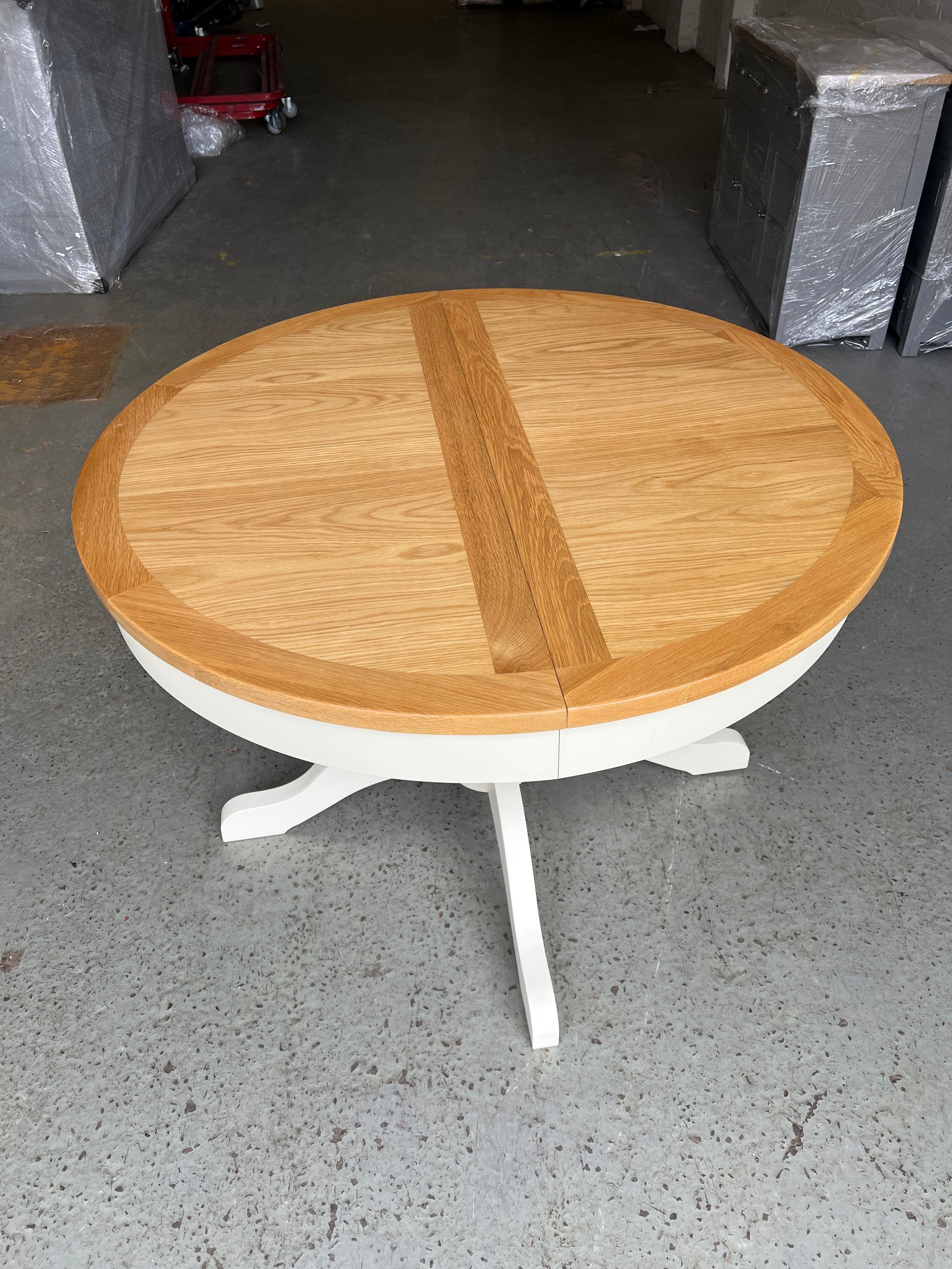 SUSSEX COTSWOLD CREAM 4-6 Seater Round Extending Table Quality Furniture Clearance Ltd